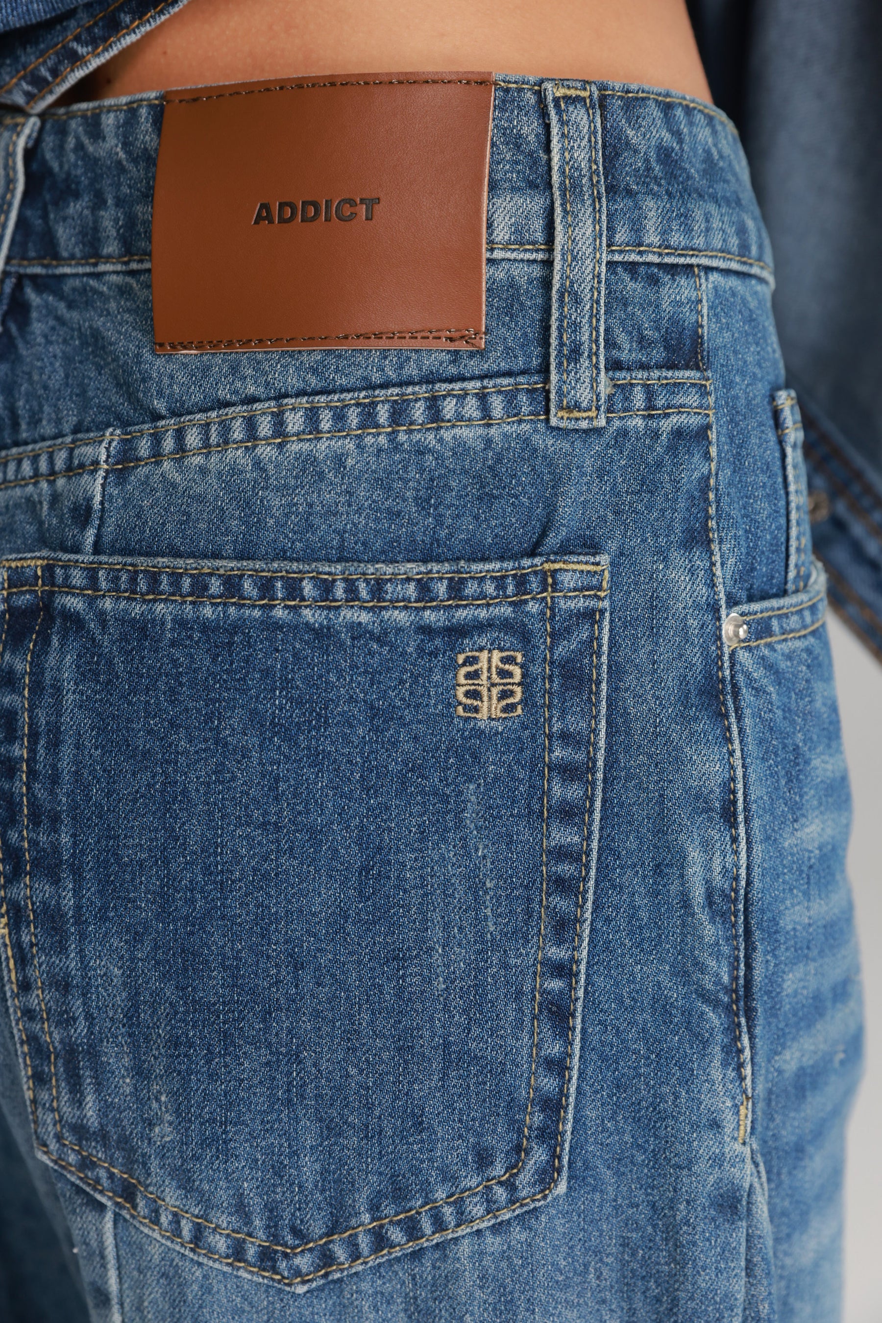 ג'ינס צ'לסי כחול כהה