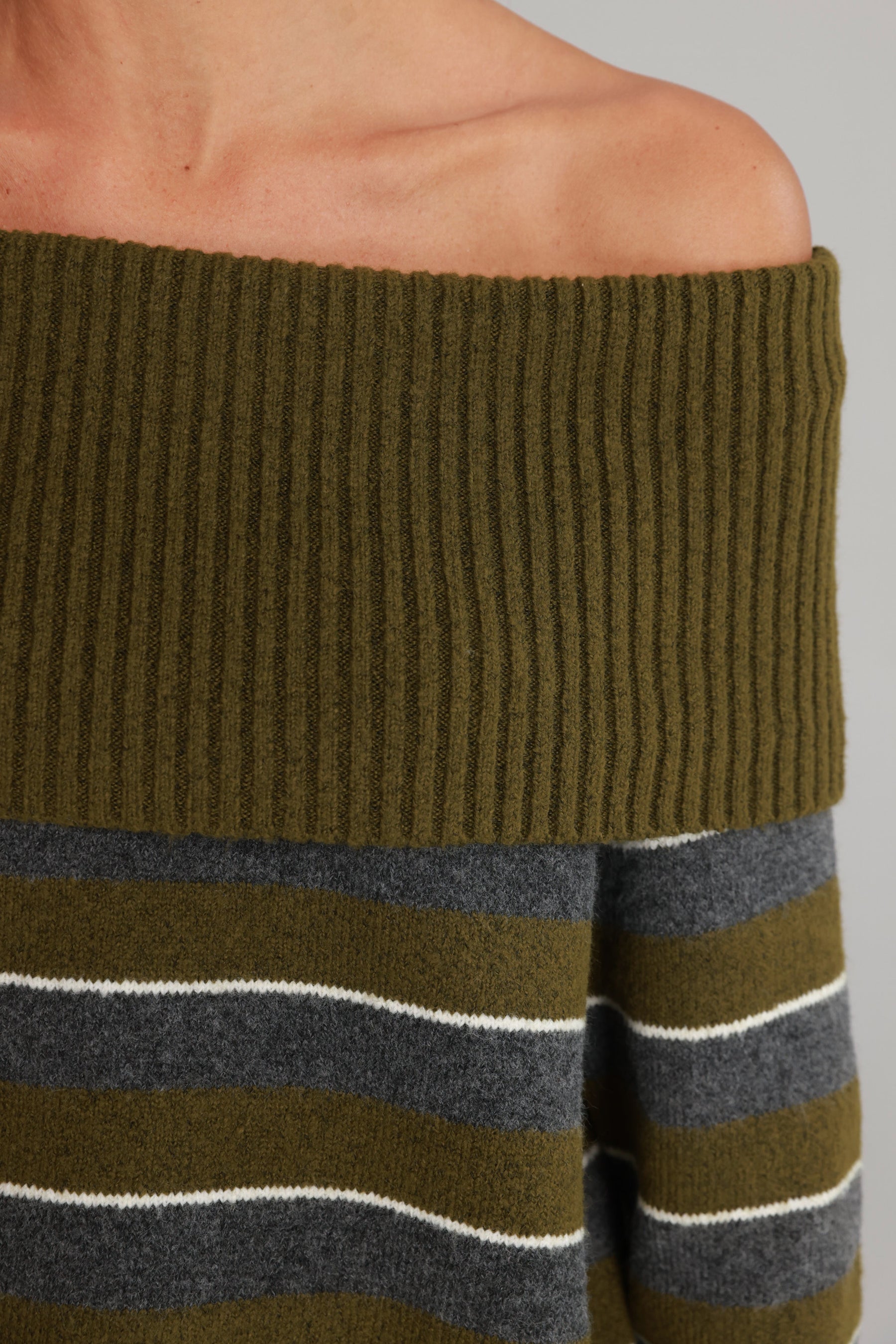 חליפת ג'וספין פסים ירוק/אפור