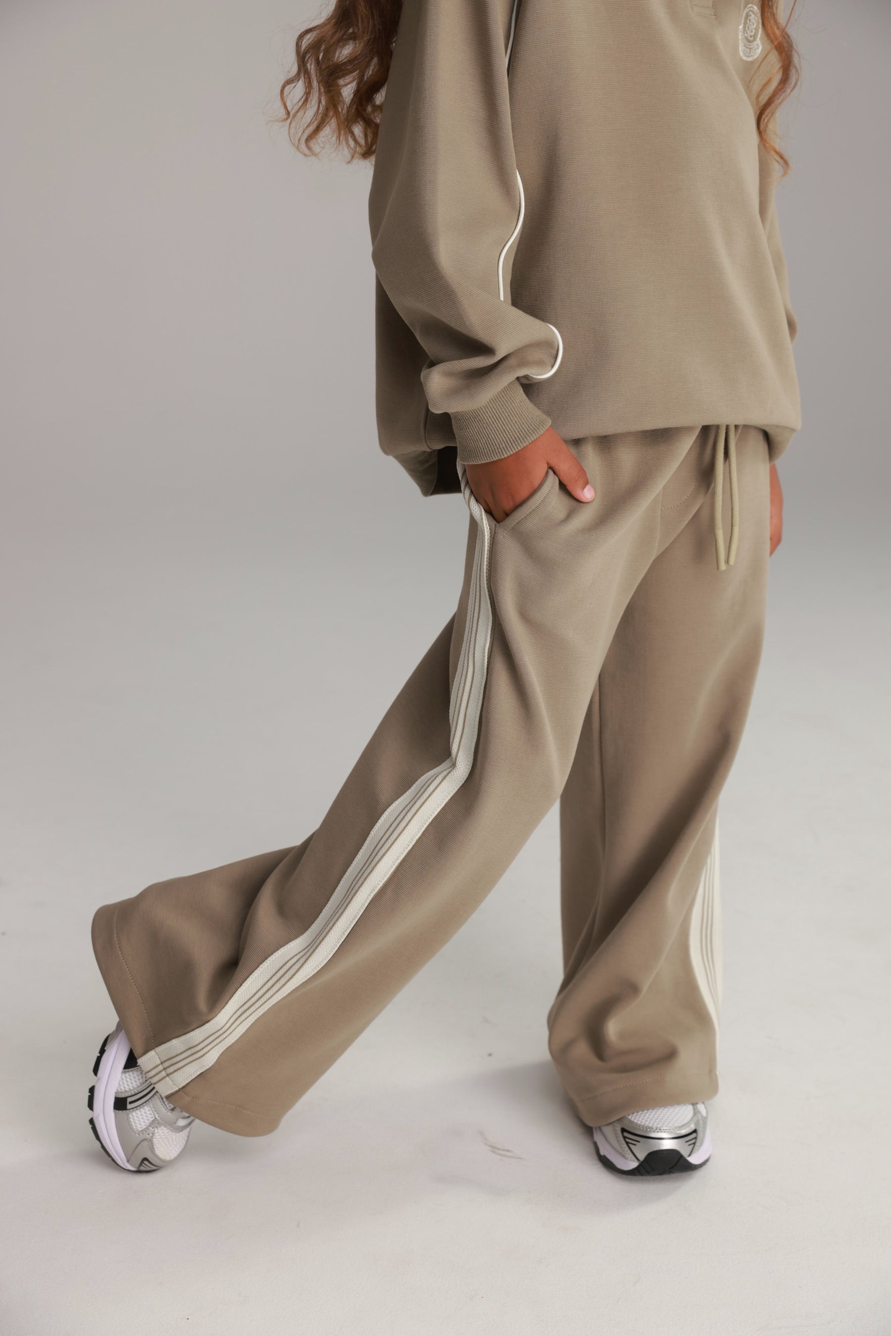 חליפת קמי חאקי