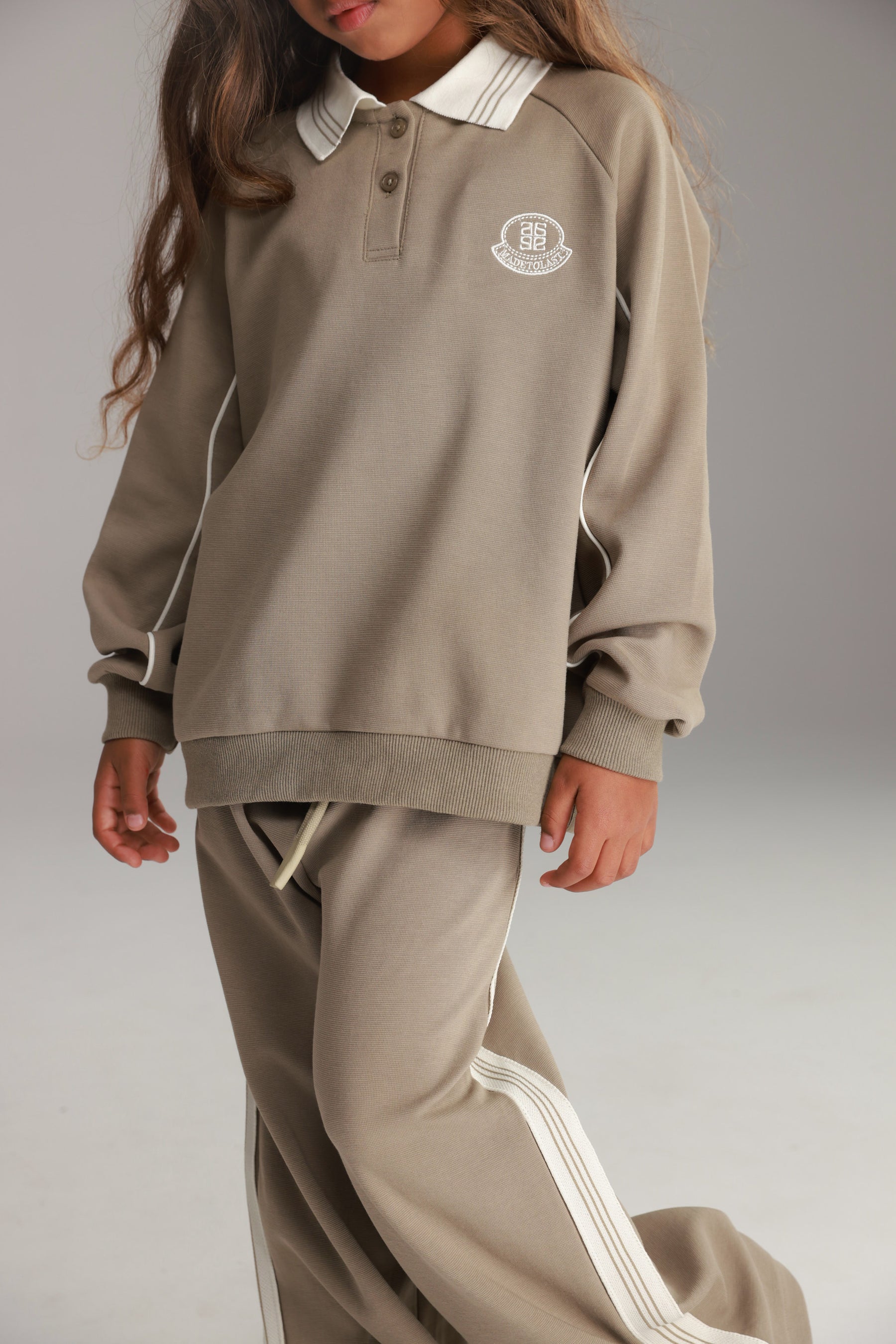 חליפת קמי חאקי