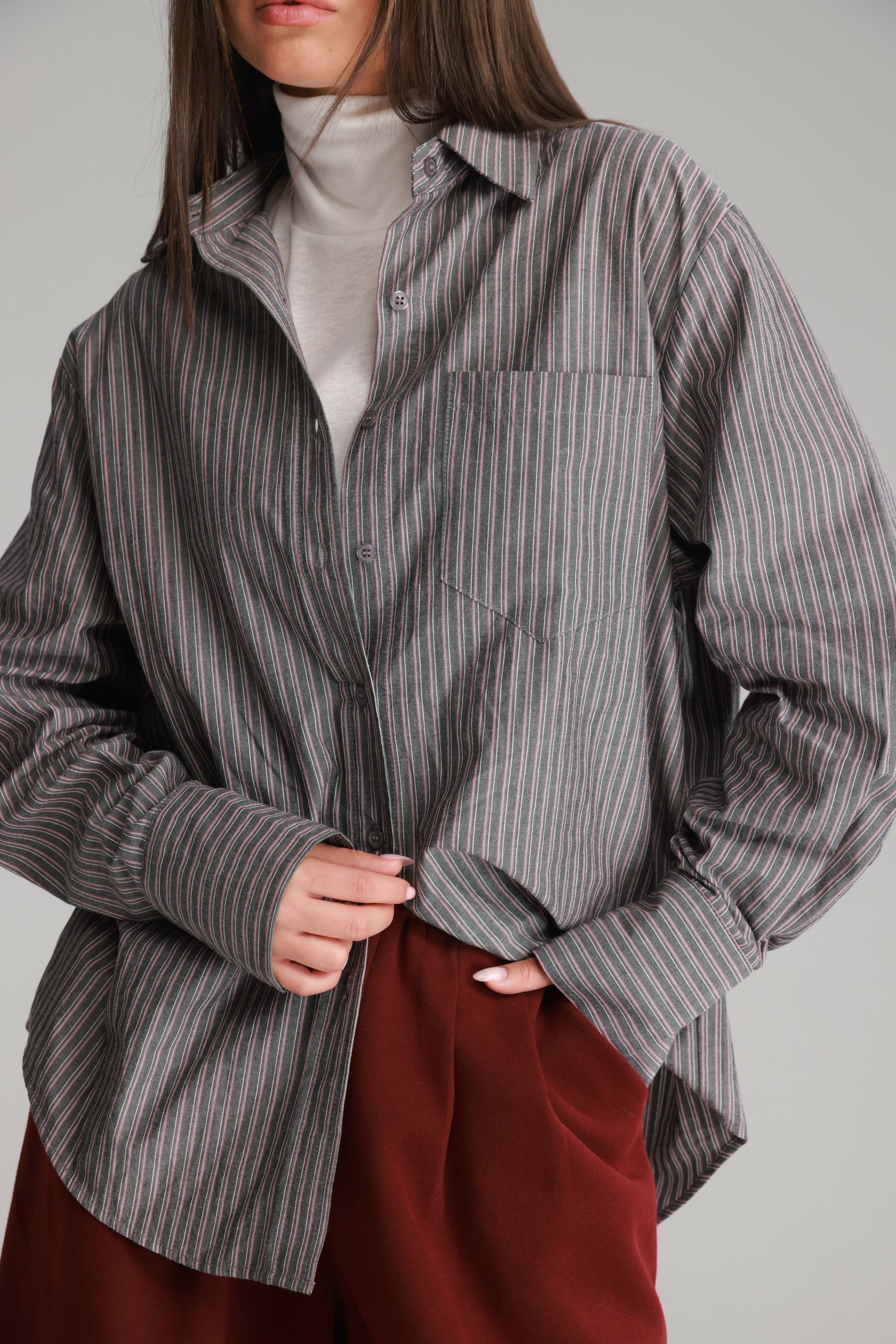 חולצת מקס מכופתרת אפורה