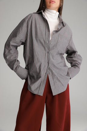 חולצת מקס מכופתרת אפורה