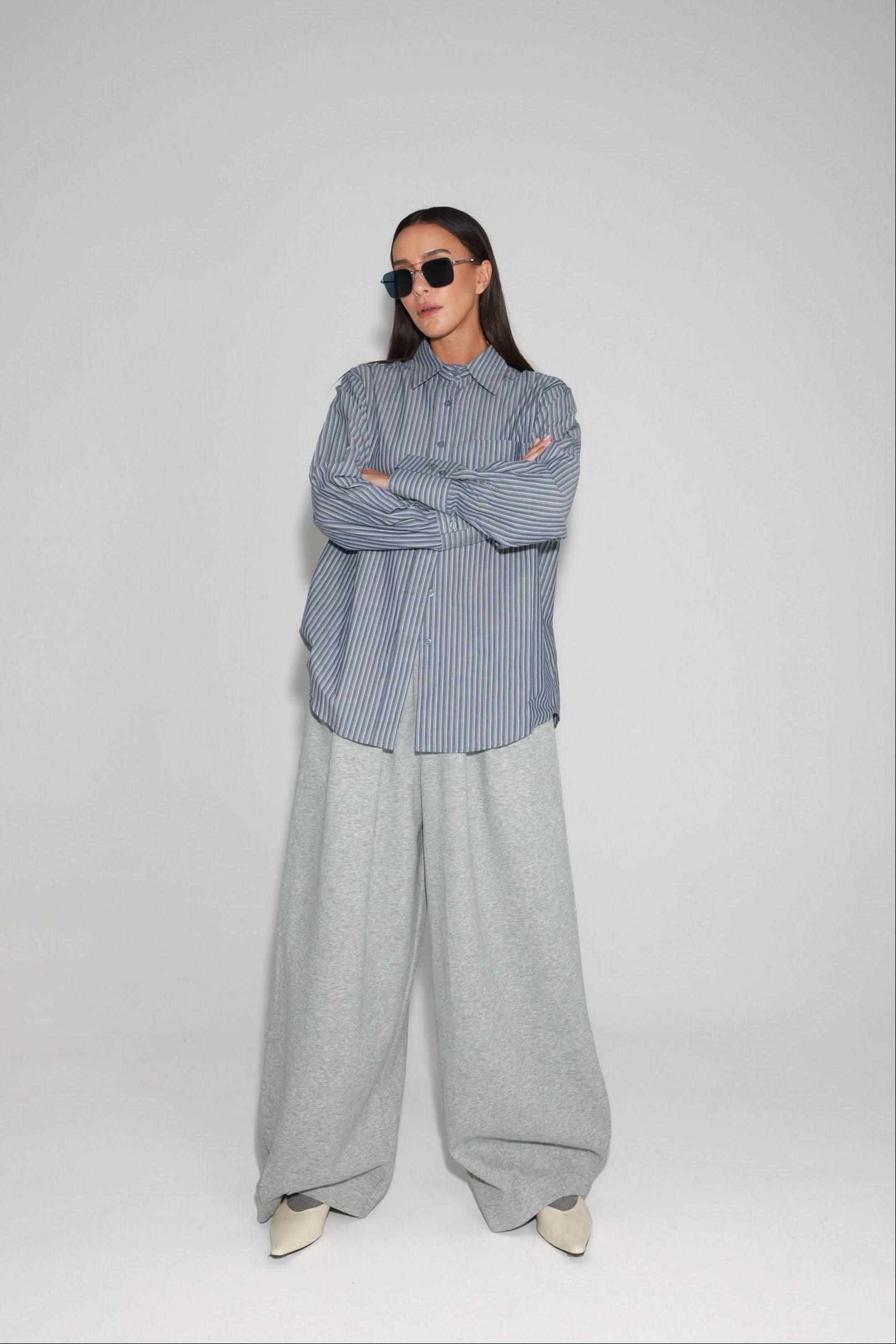 מכנסי בילי אפורים