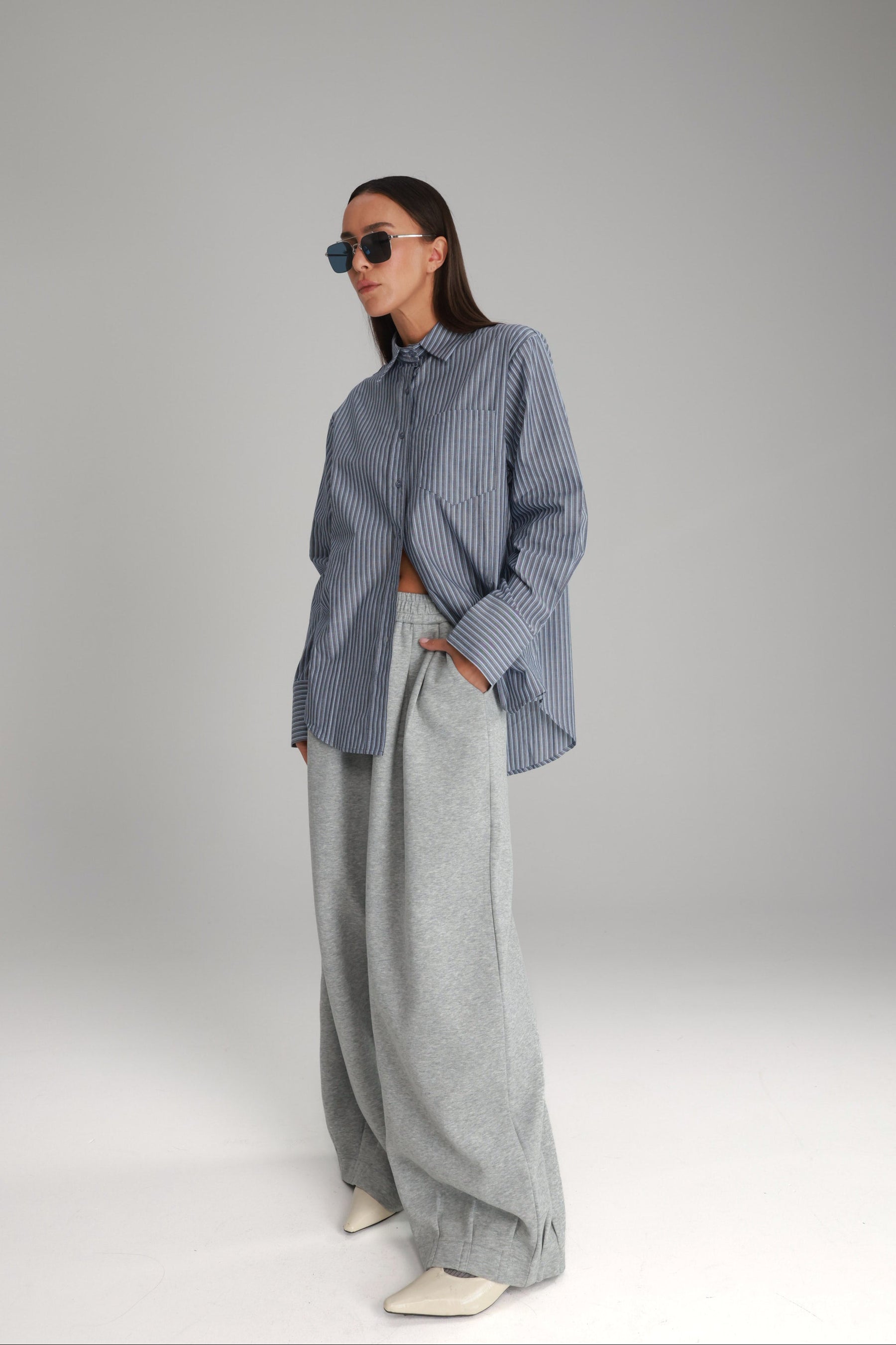 מכנסי בילי אפורים