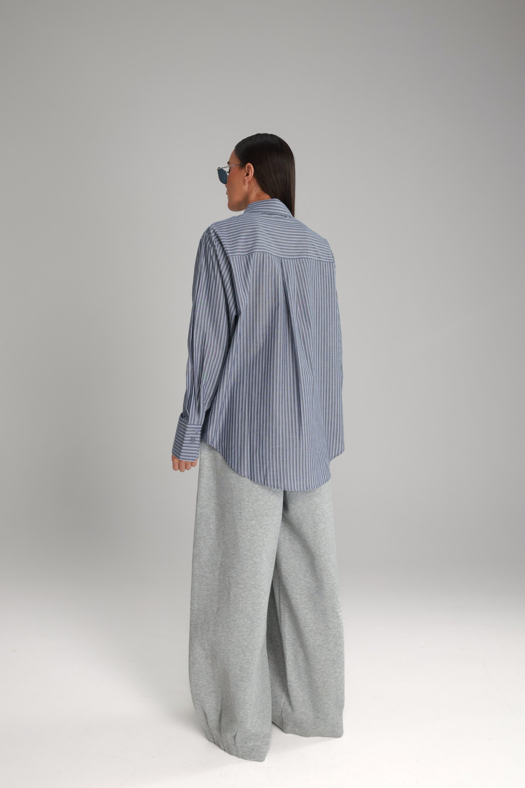 מכנסי בילי אפורים