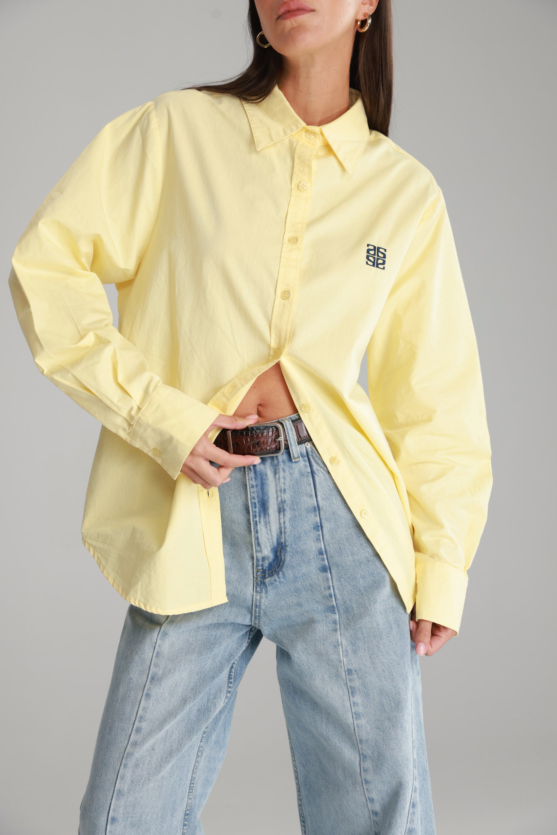 חולצת תיאו מכופתרת צהובה