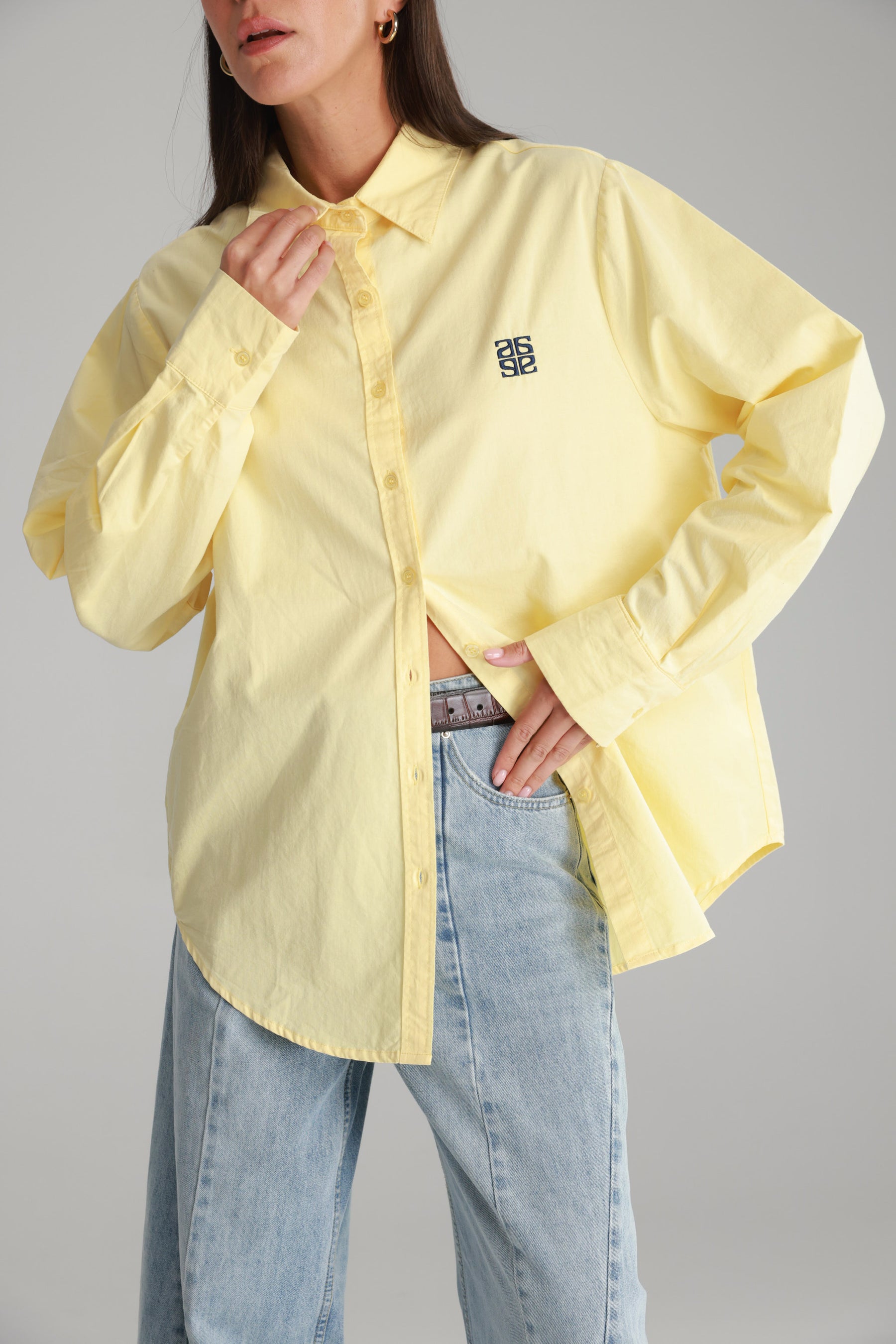 חולצת תיאו מכופתרת צהובה