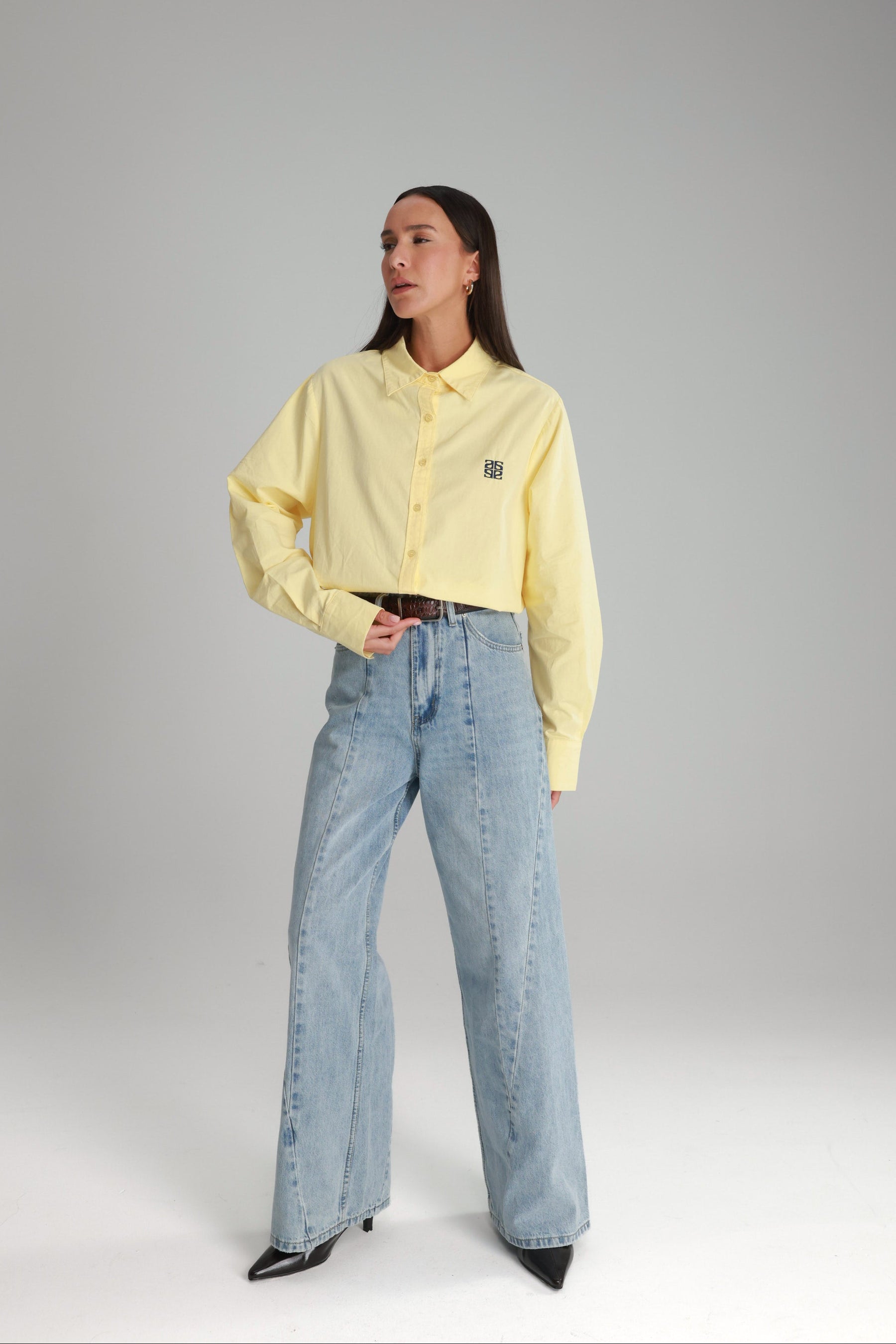 חולצת תיאו מכופתרת צהובה