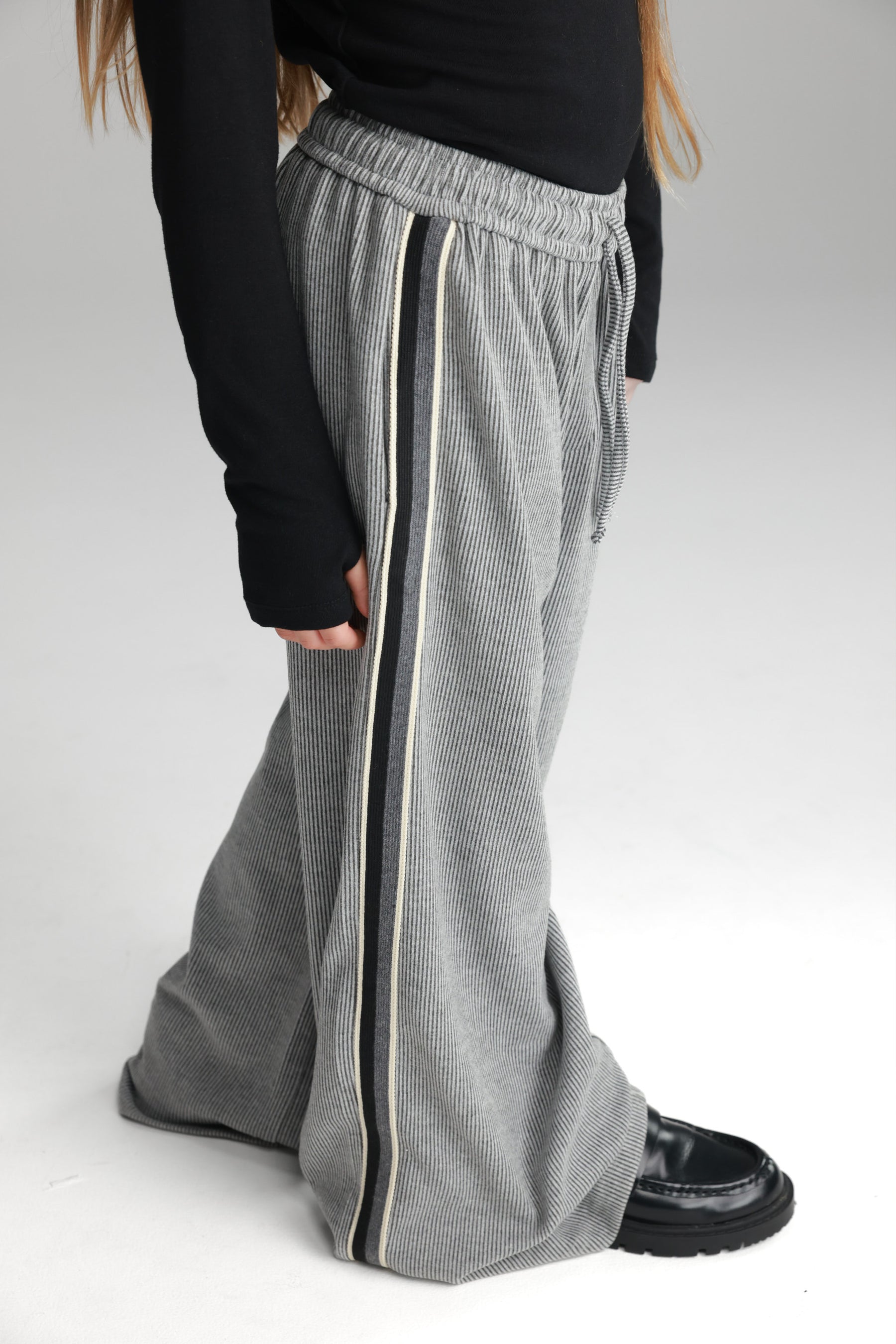 מכנסי טניה אפורים