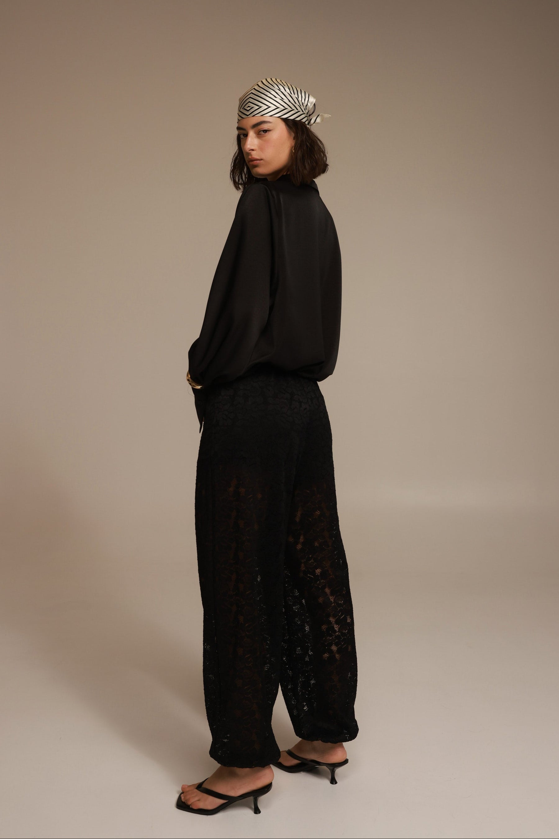 מכנסי קפרי שחורים