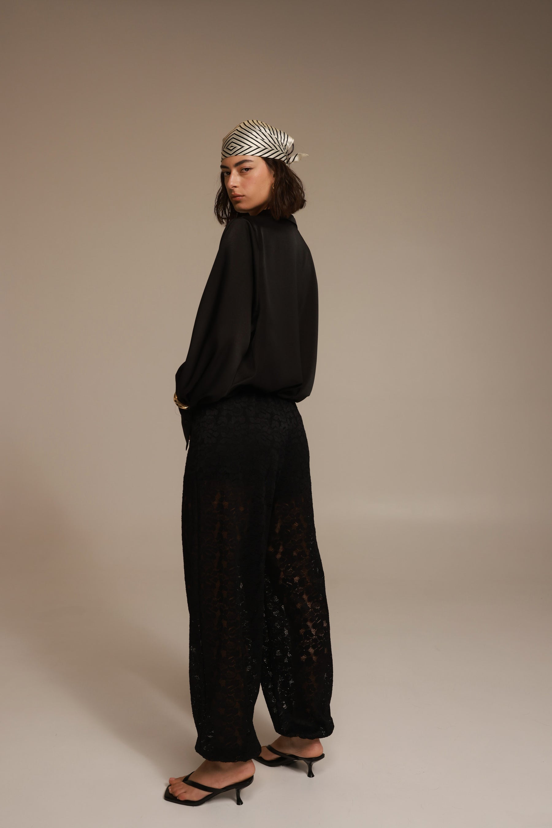 חולצת ויאנה מכופתרת שחורה