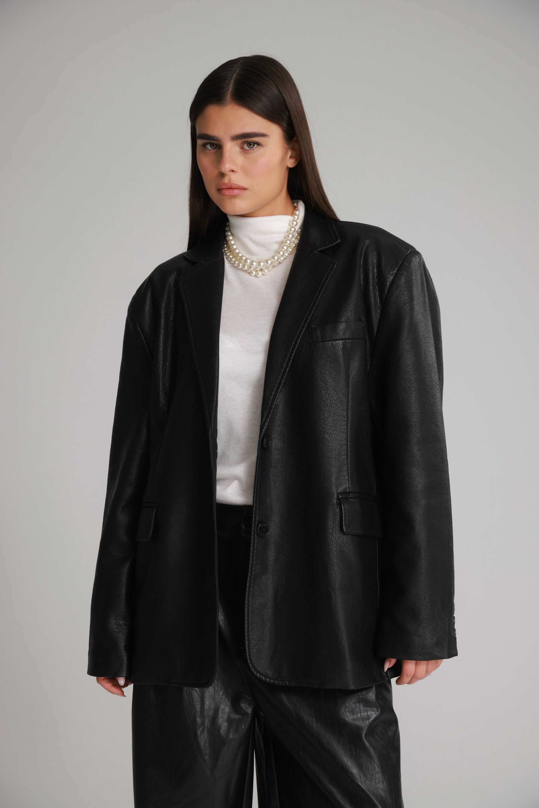 בלייזר מיילו דמוי עור שחור