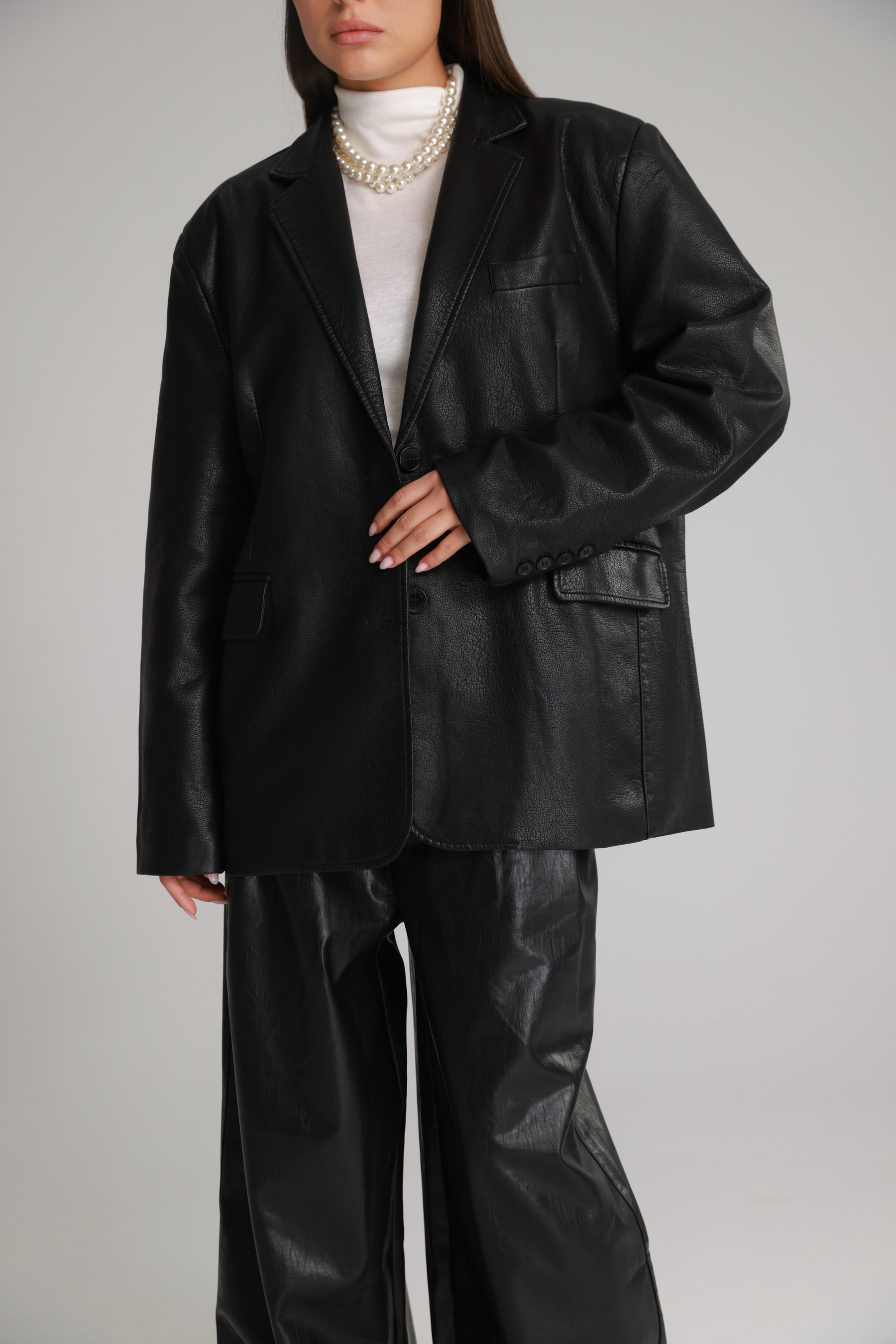 בלייזר מיילו דמוי עור שחור