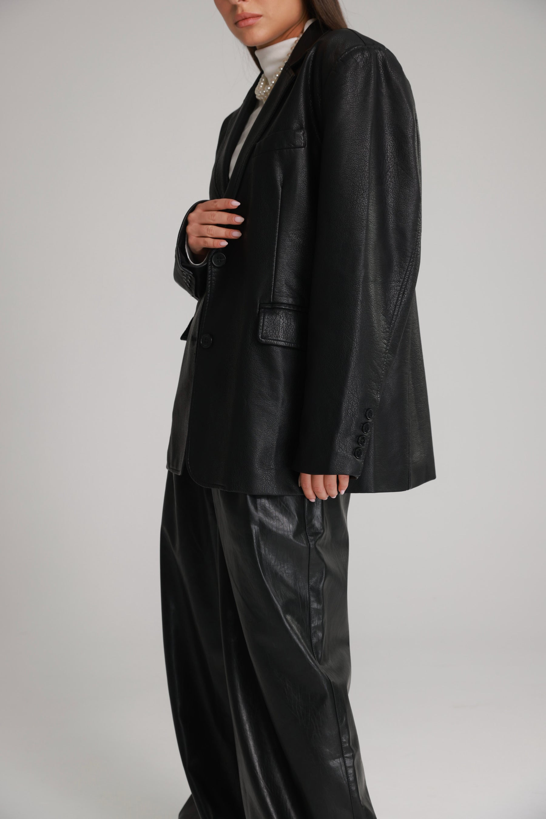 בלייזר מיילו דמוי עור שחור