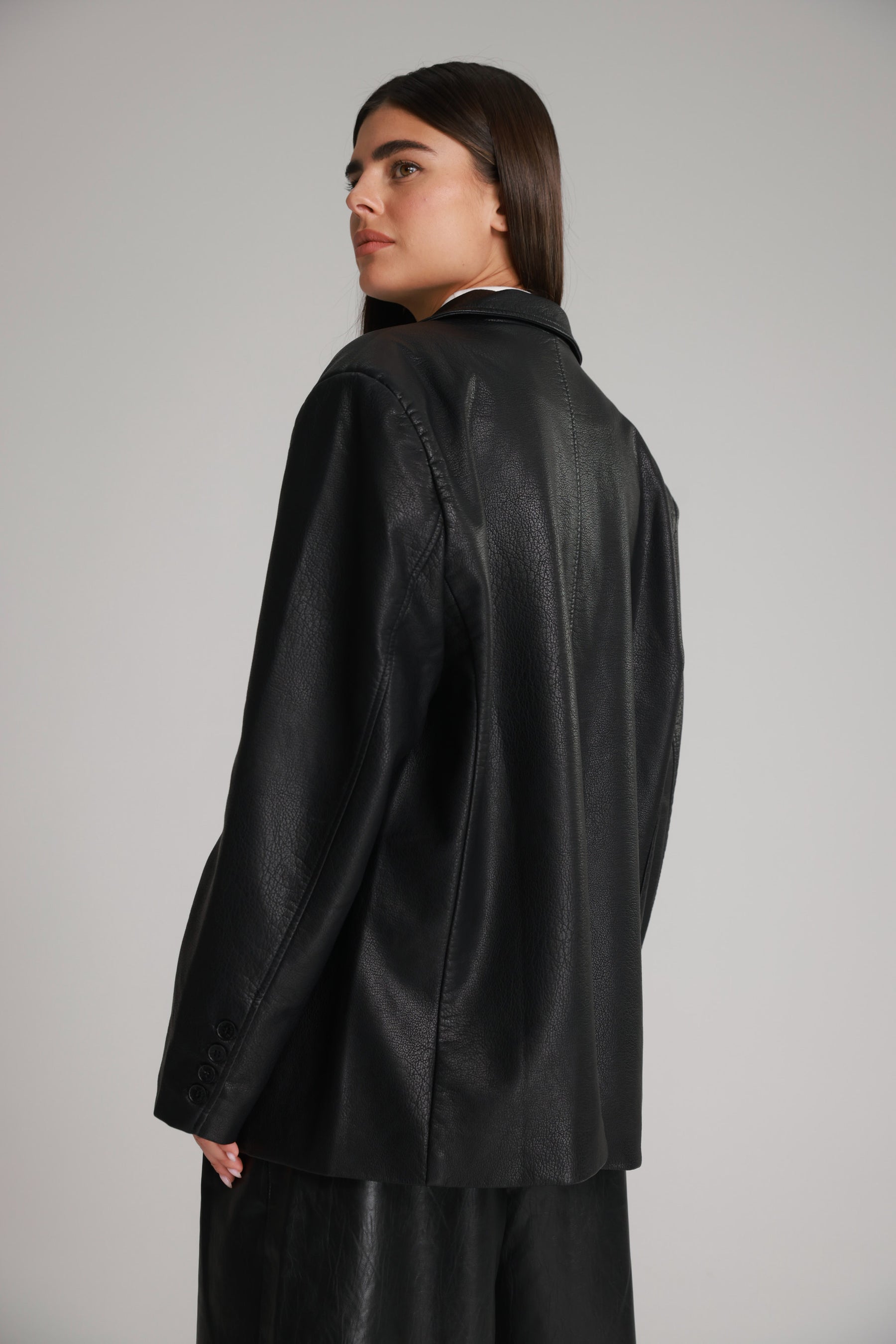 בלייזר מיילו דמוי עור שחור