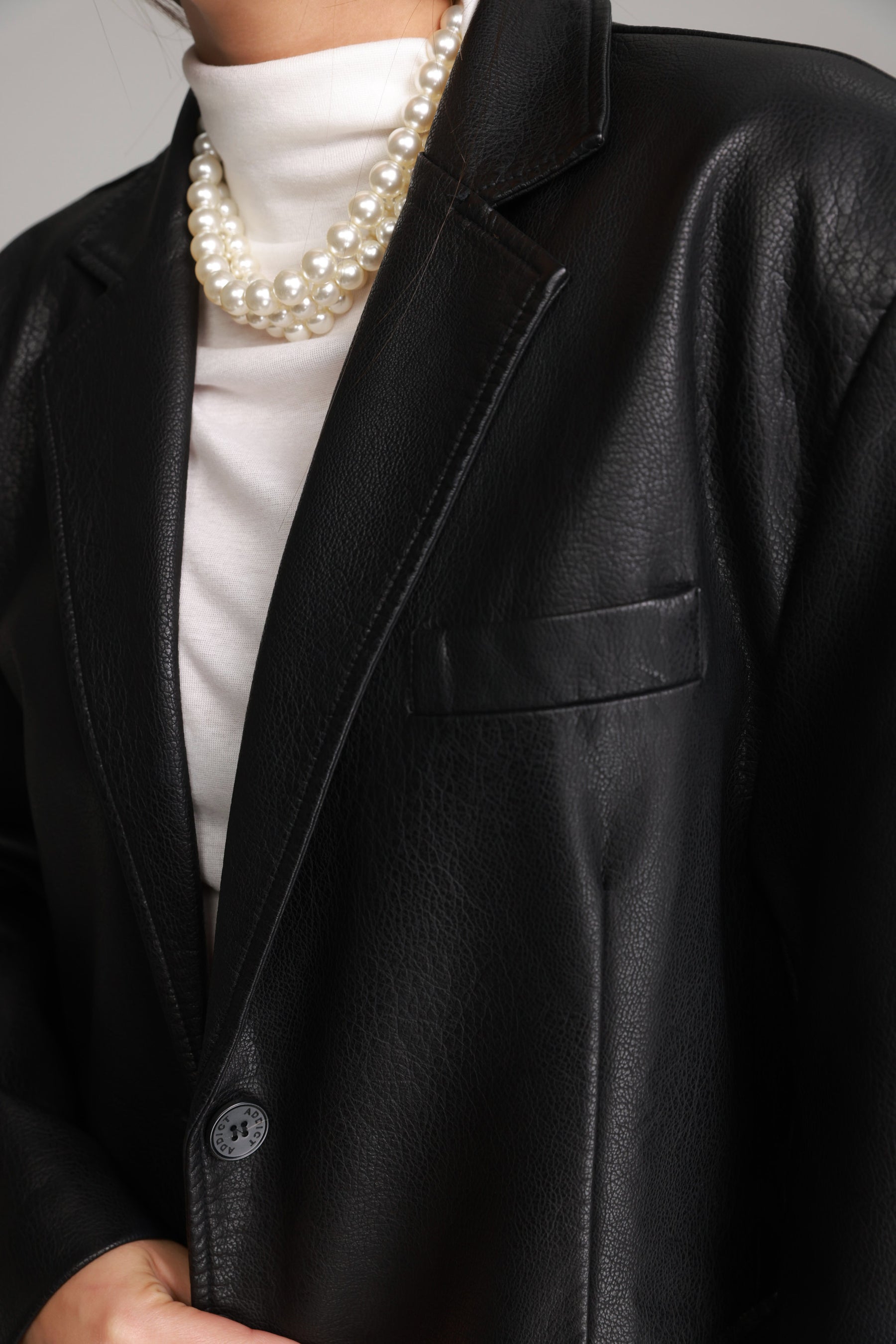 בלייזר מיילו דמוי עור שחור