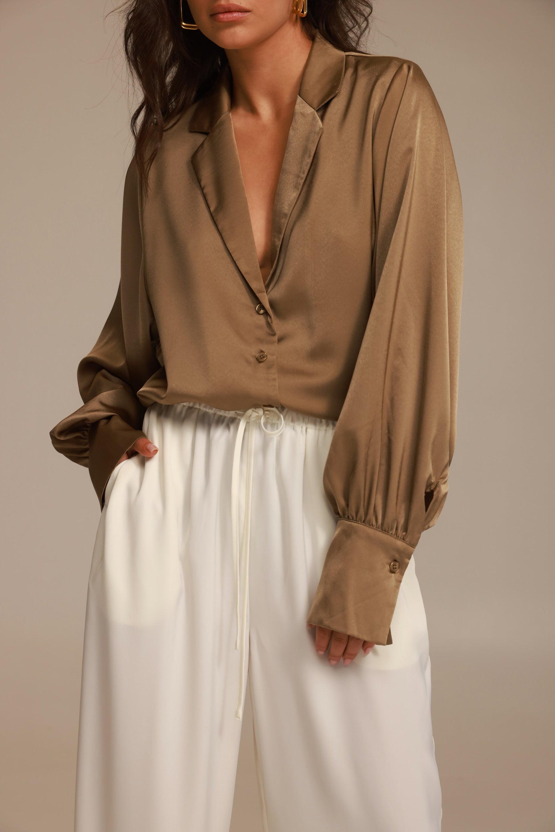 חולצת ויאנה מכופתרת חאקי