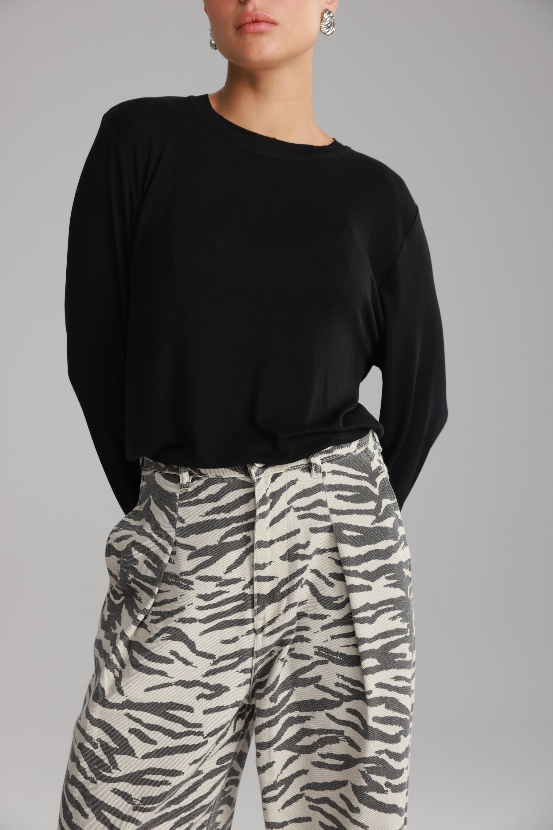 חולצת ביילין שחורה