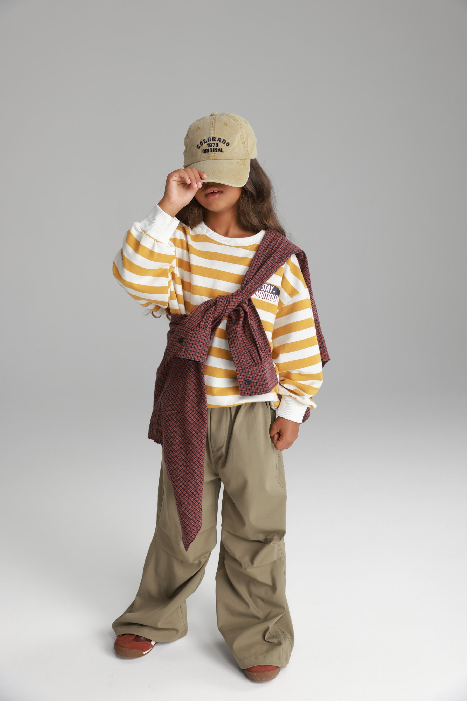 מכנסי אנה חאקי