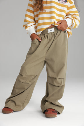 מכנסי אנה חאקי