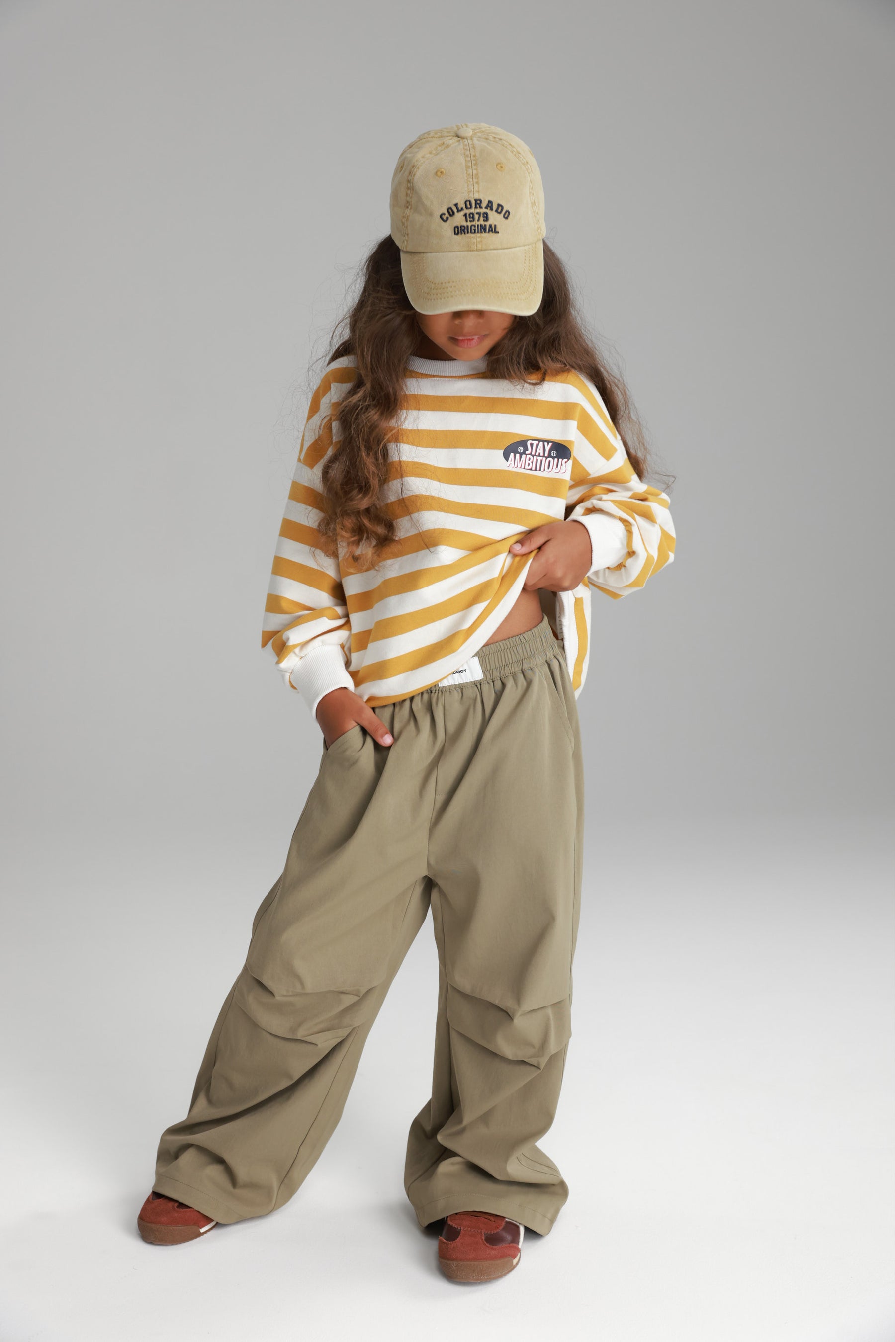 מכנסי אנה חאקי