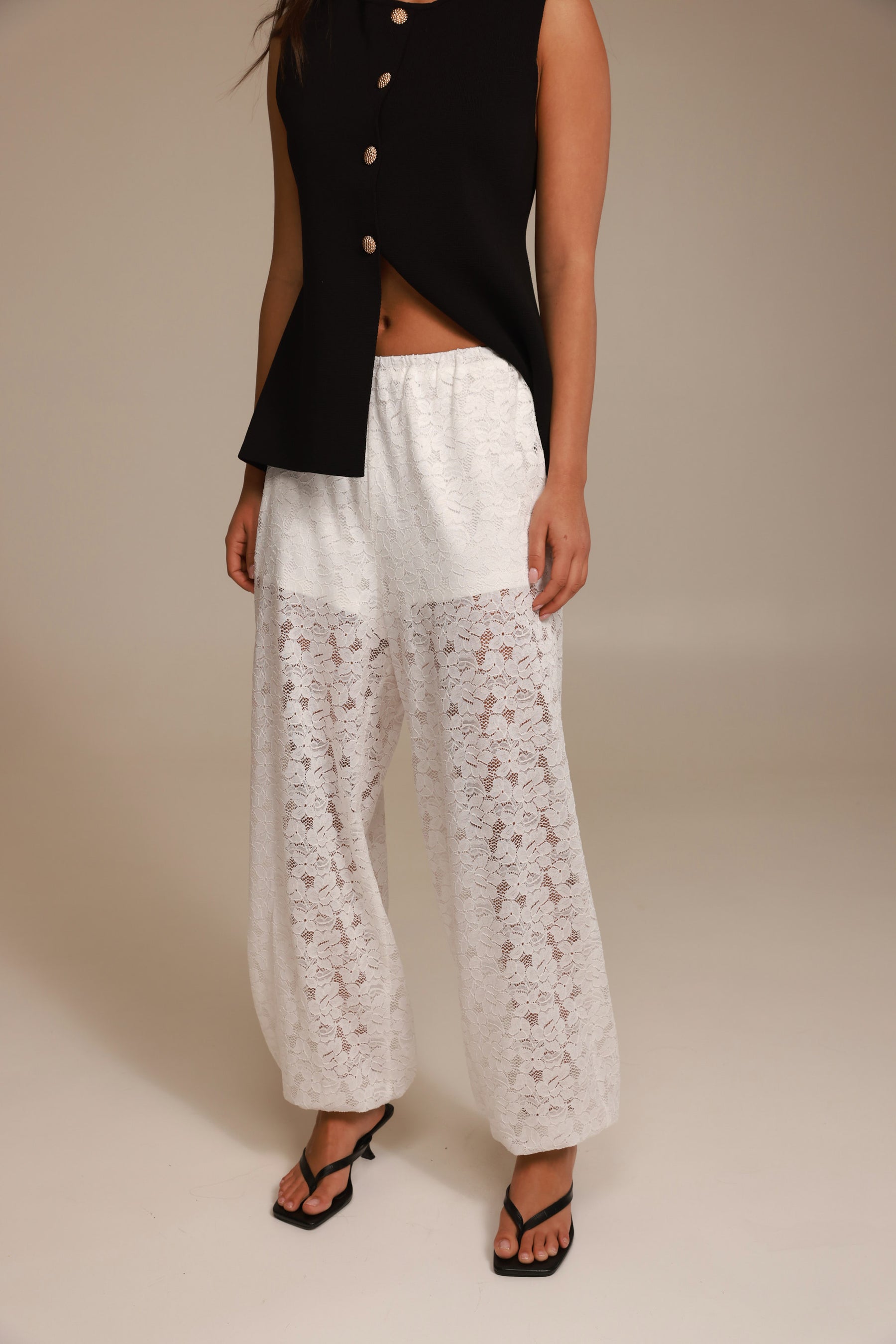 מכנסי קפרי לבנים