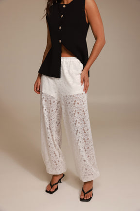 מכנסי קפרי לבנים