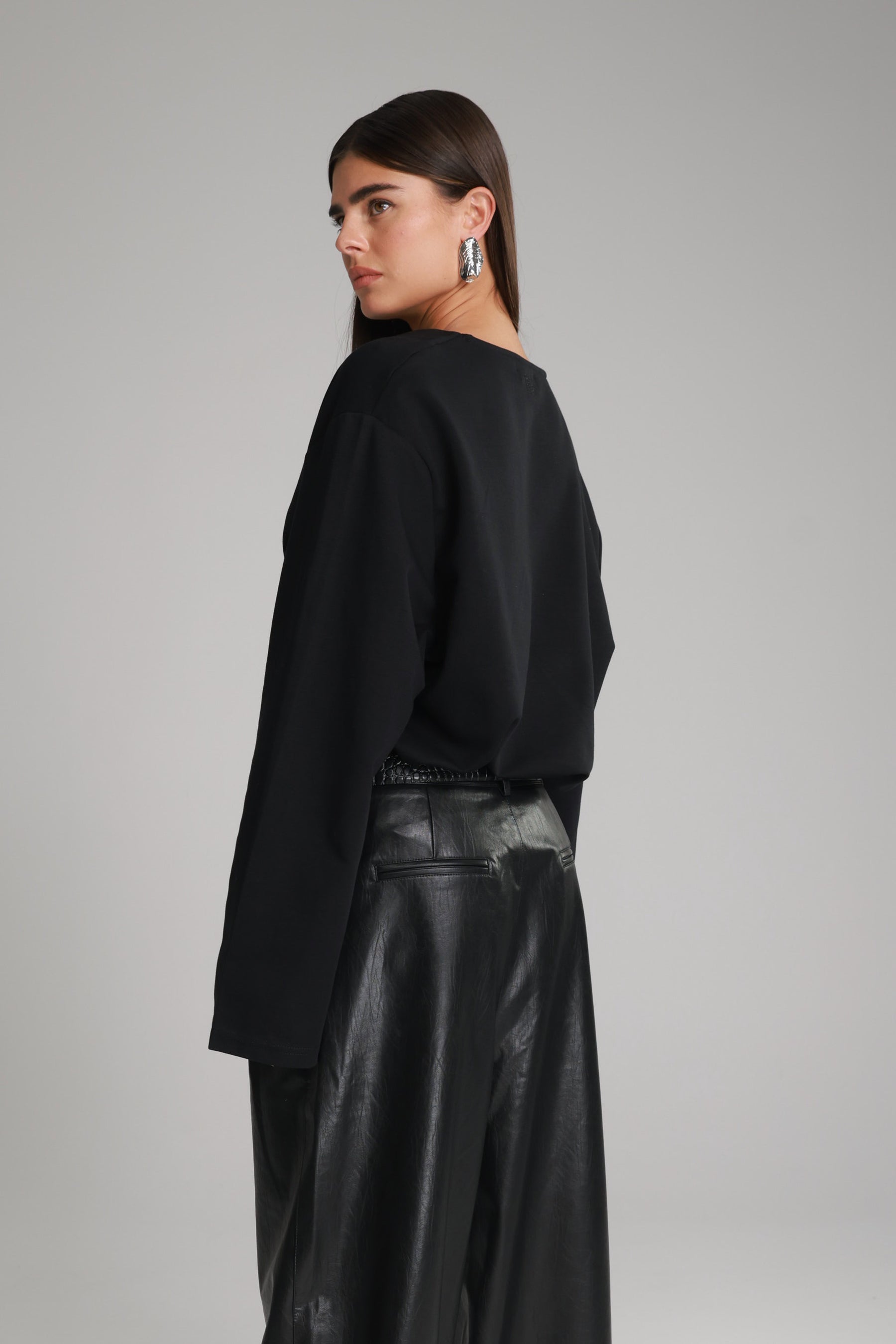 חולצת פרטון שחורה