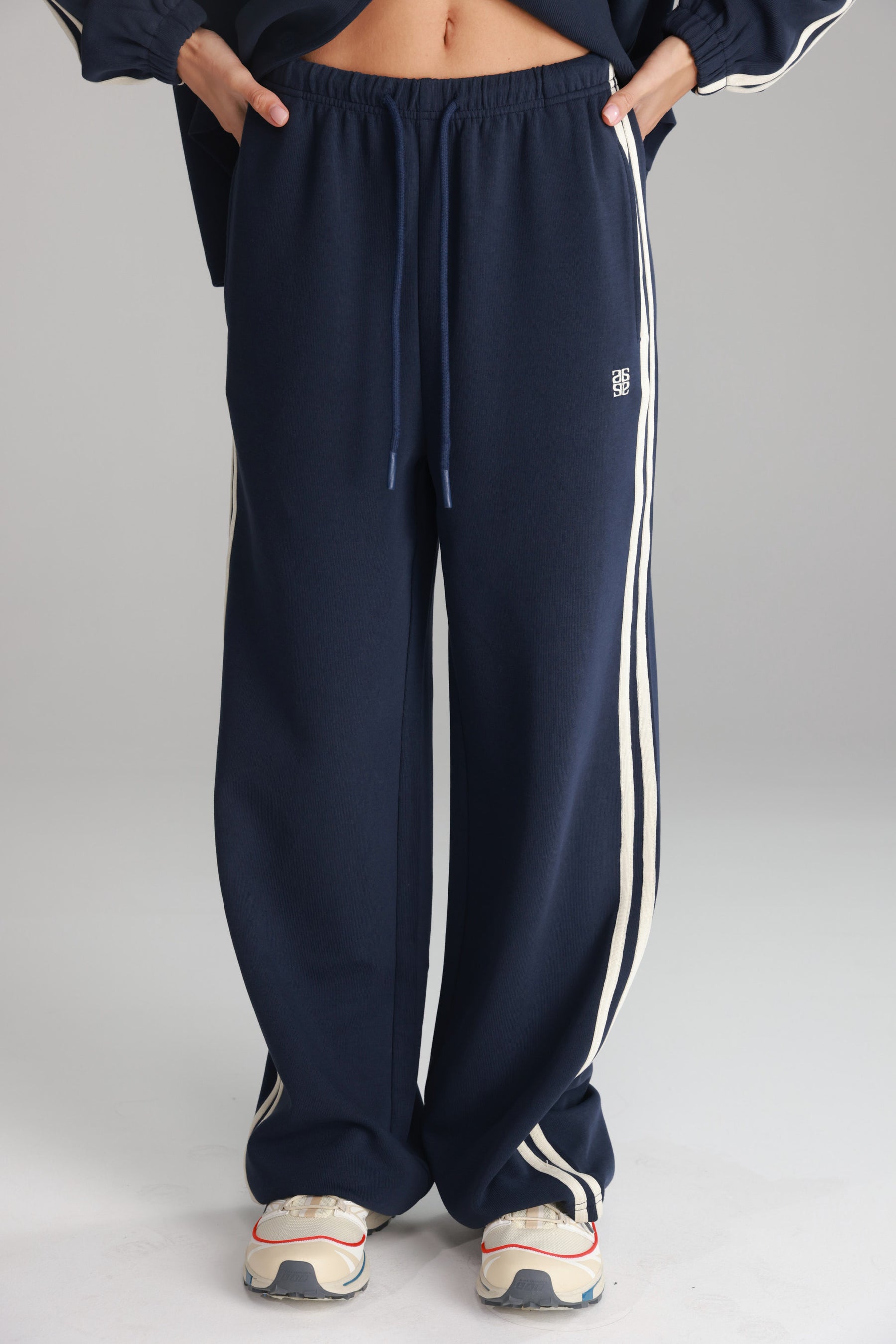 חליפת מלאני נייבי