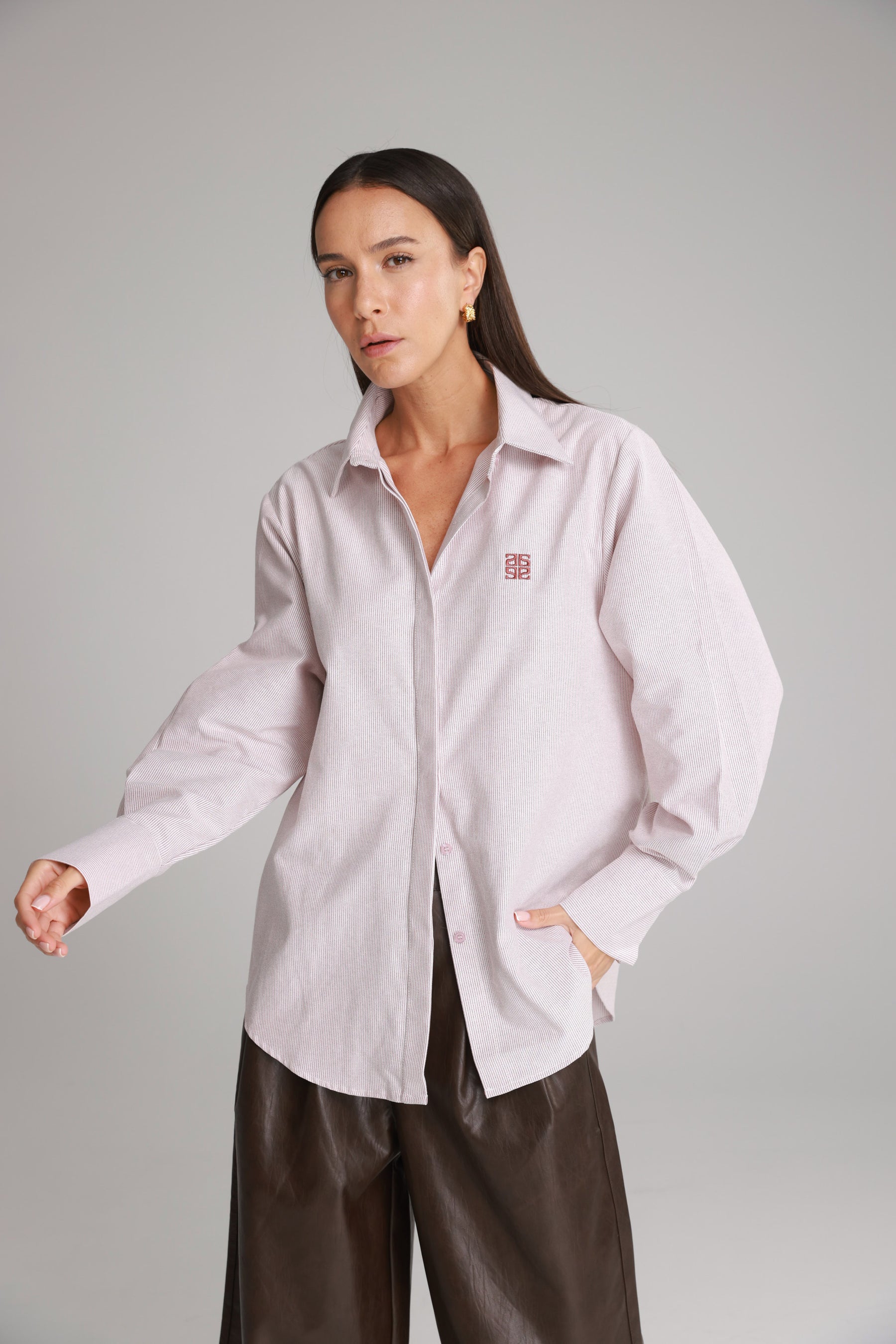 חולצת קיילי מכופתרת בורדו