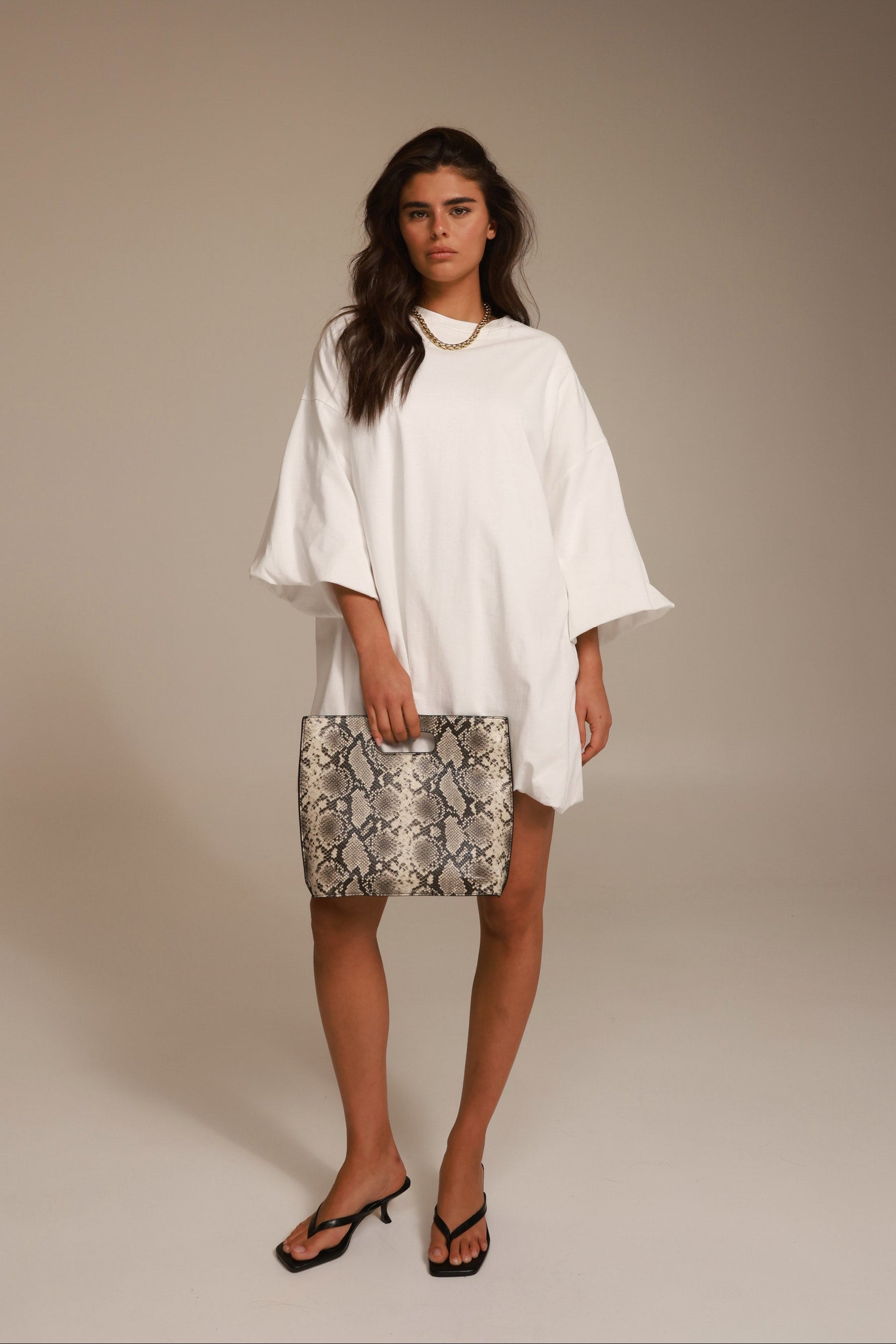 שמלת אמיליה לבנה