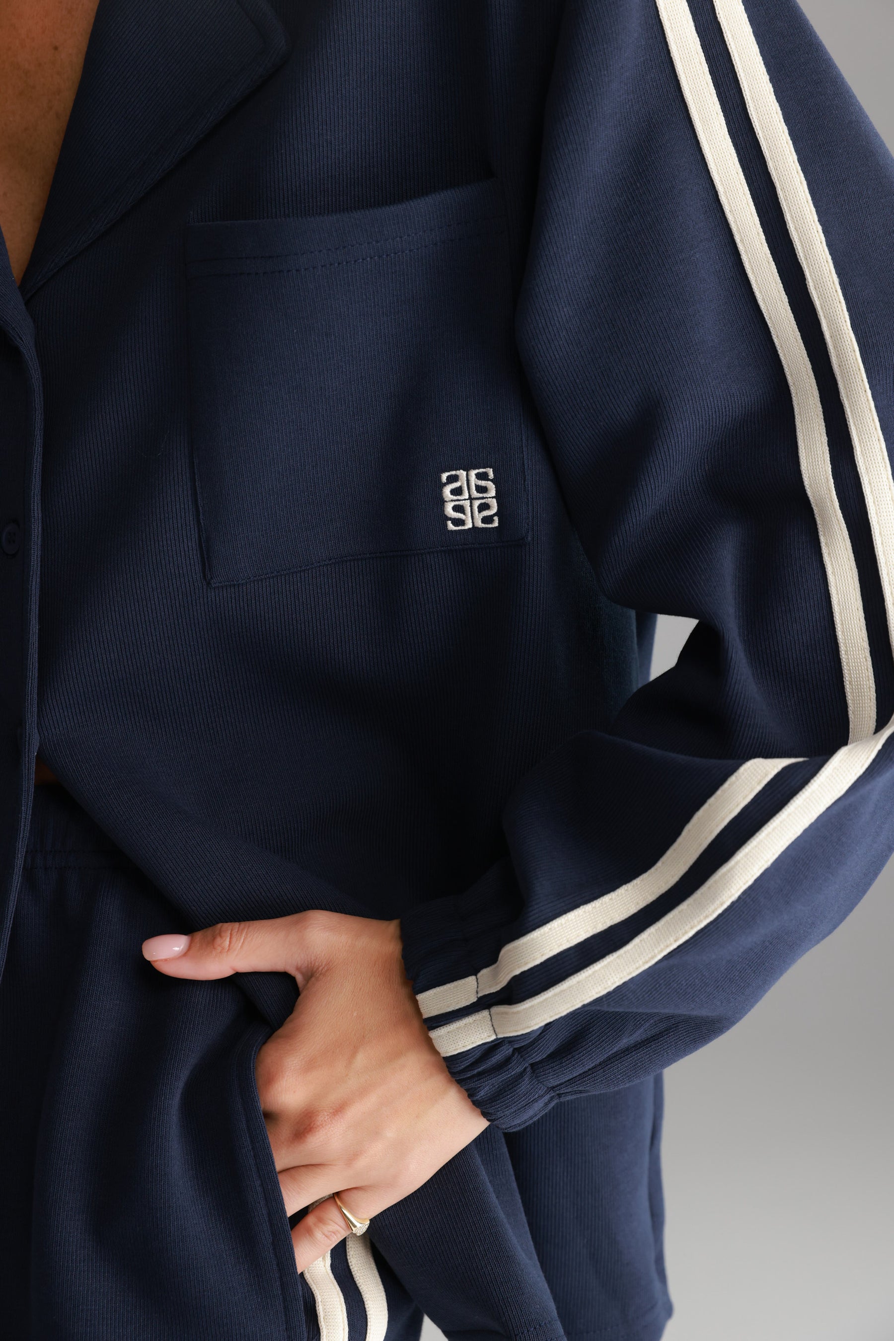 חליפת מלאני נייבי