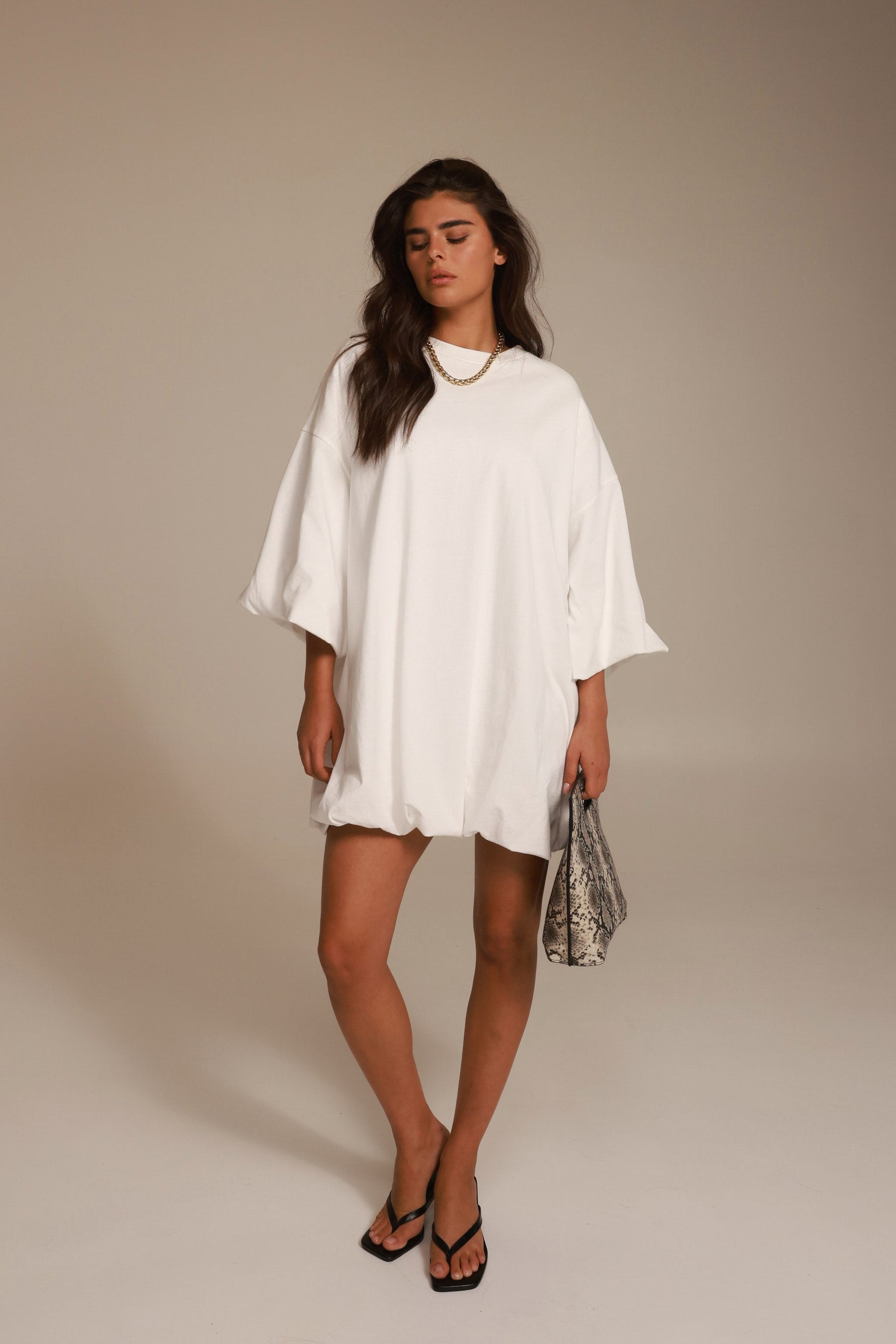 שמלת אמיליה לבנה