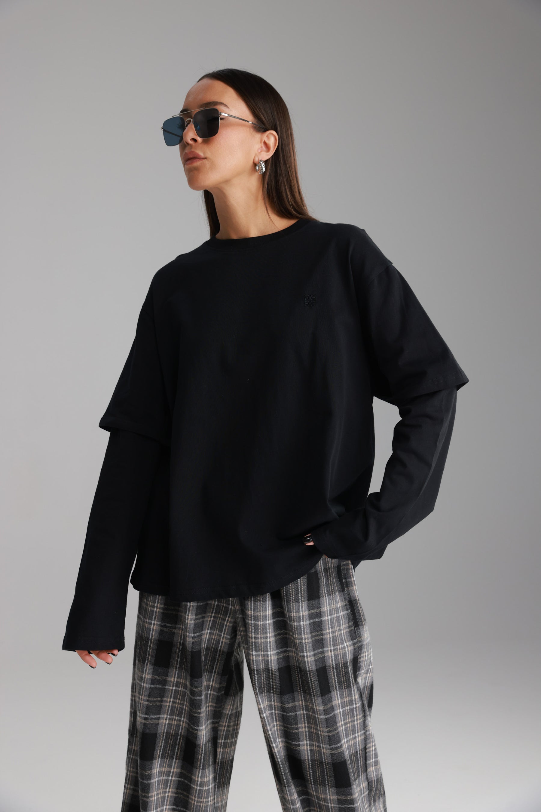 חולצת ולנטינה שחורה