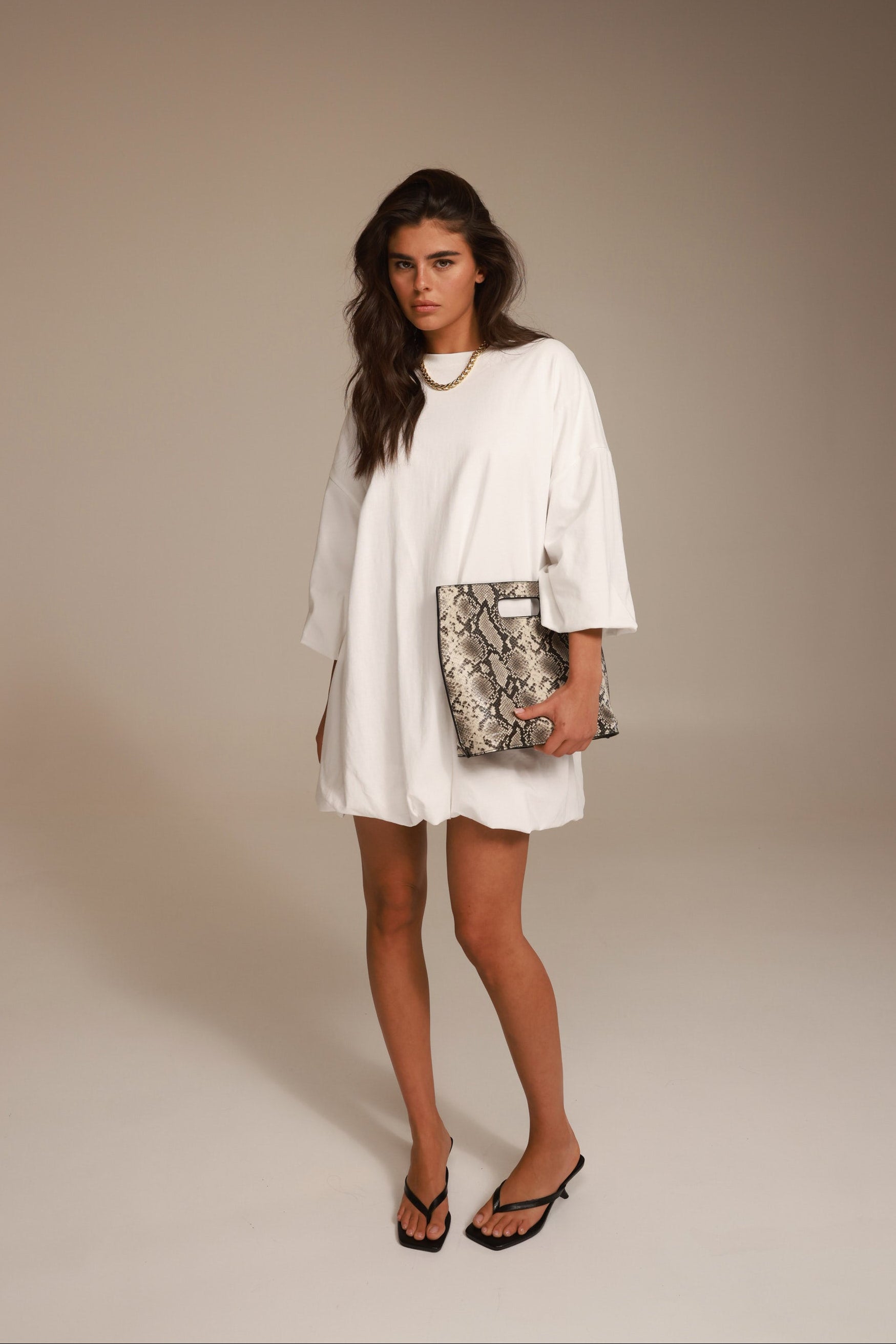 שמלת אמיליה לבנה