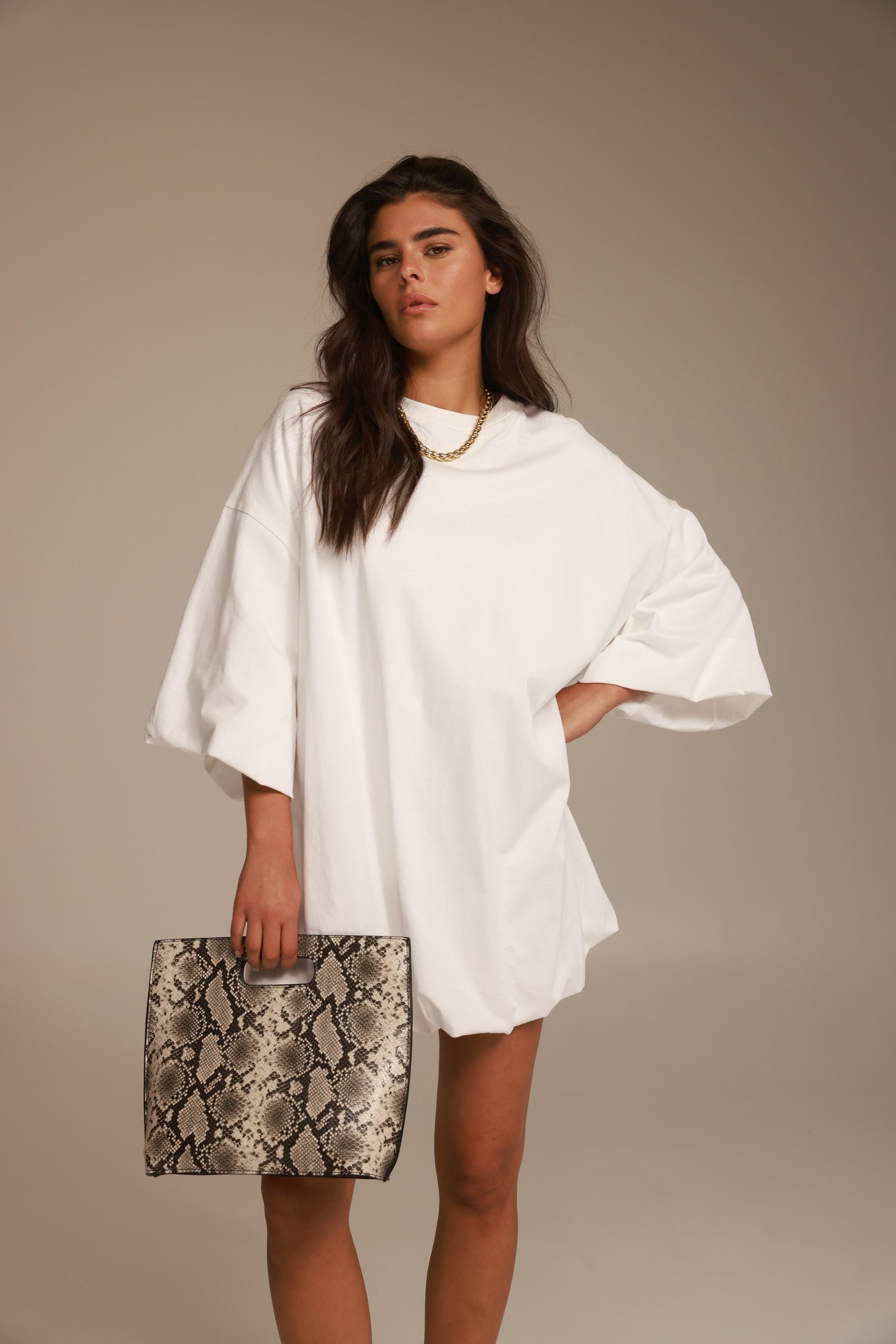 שמלת אמיליה לבנה