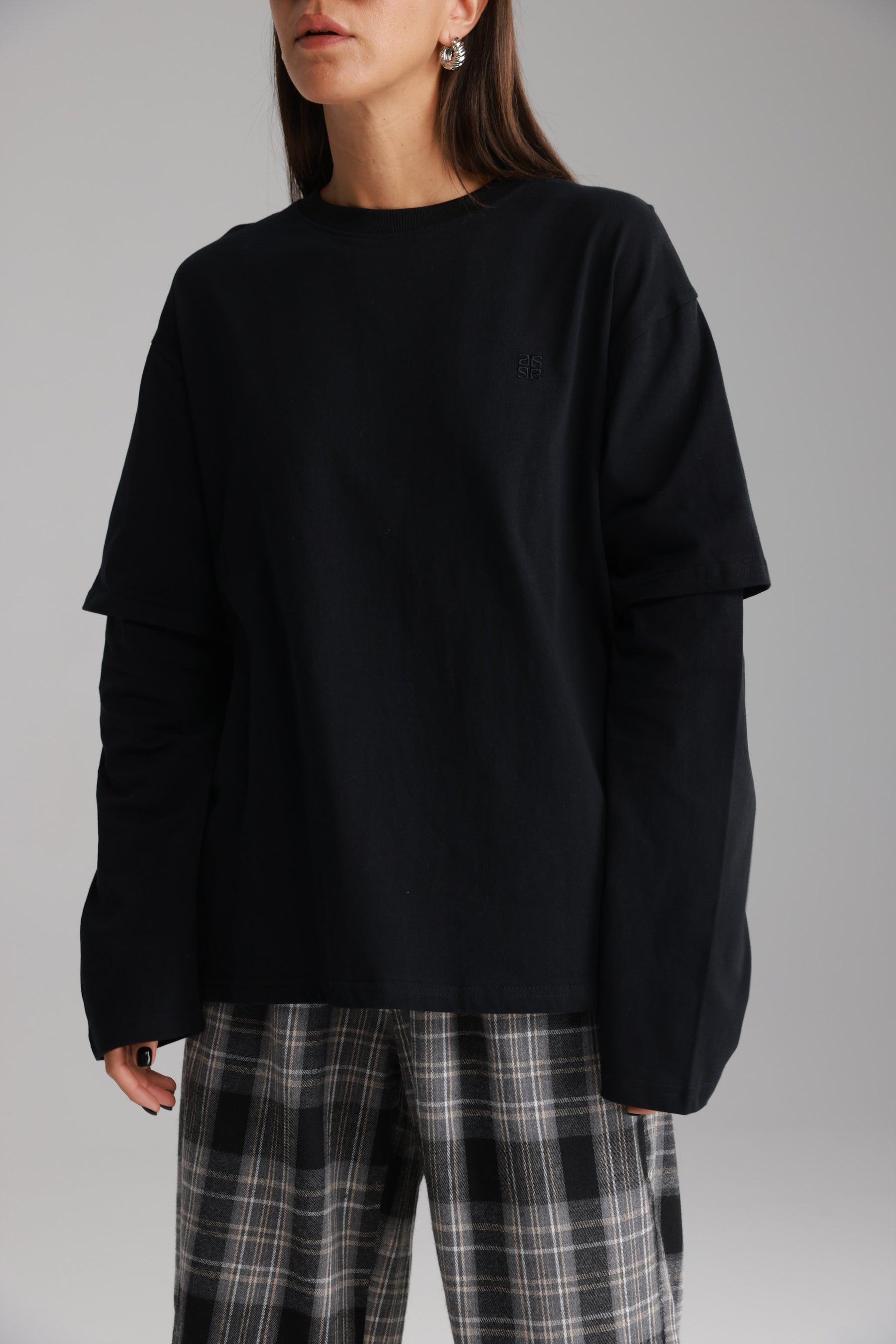 חולצת ולנטינה שחורה