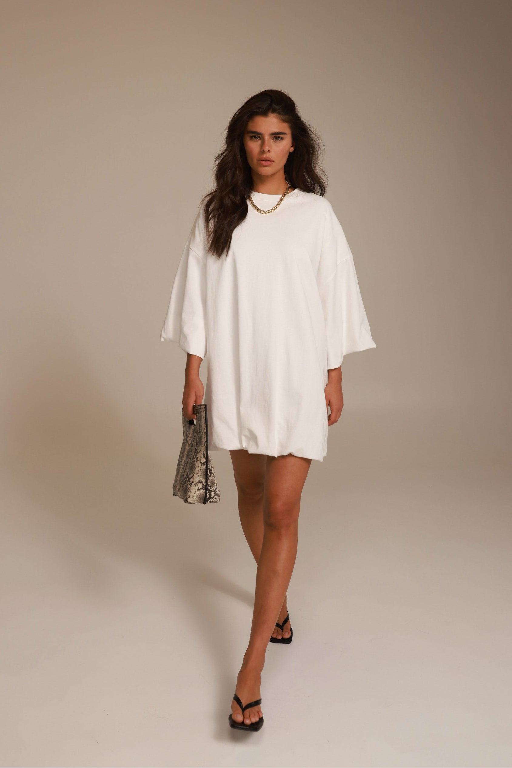 שמלת אמיליה לבנה