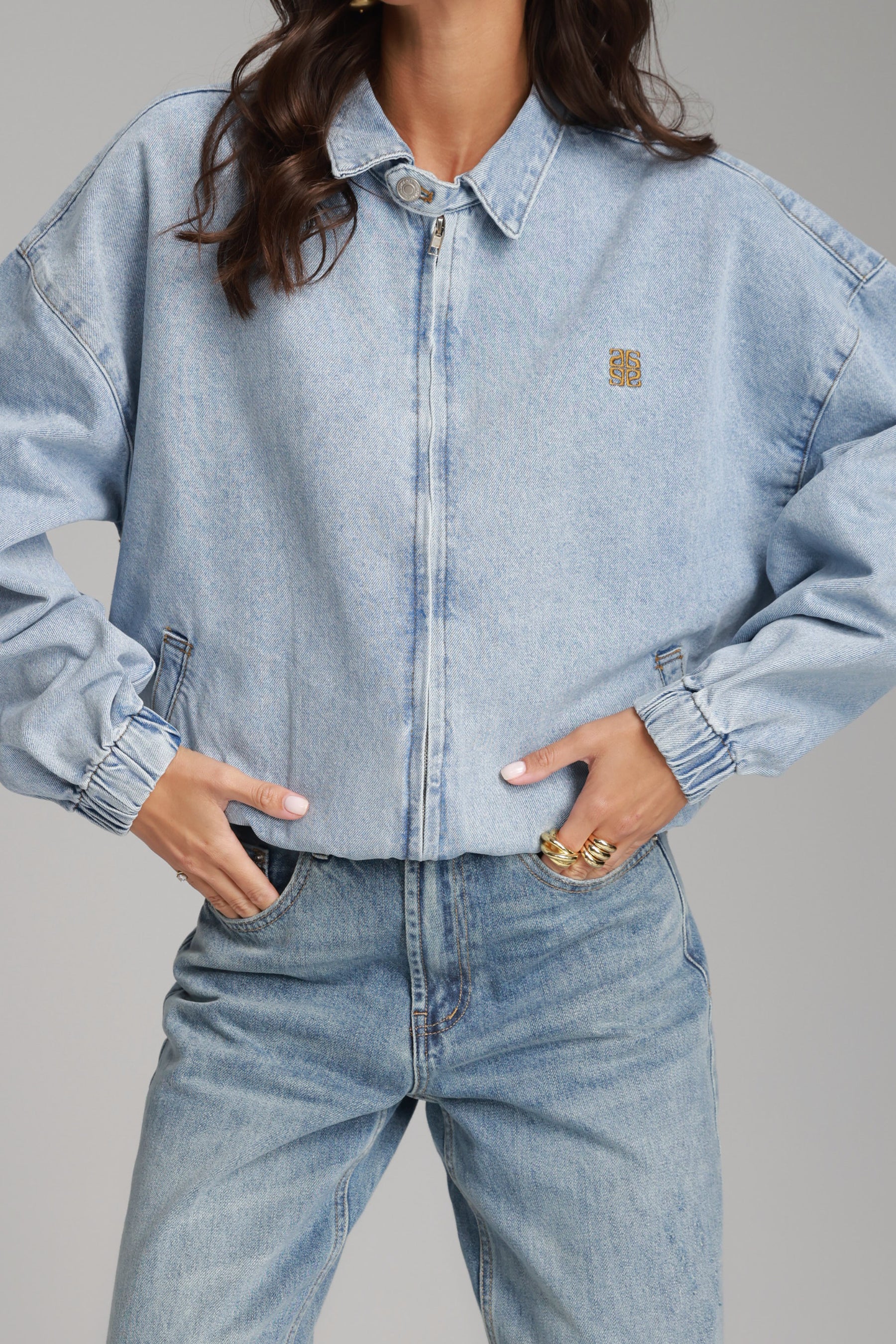 ג'קט ג'ינס תאי כחול בהיר