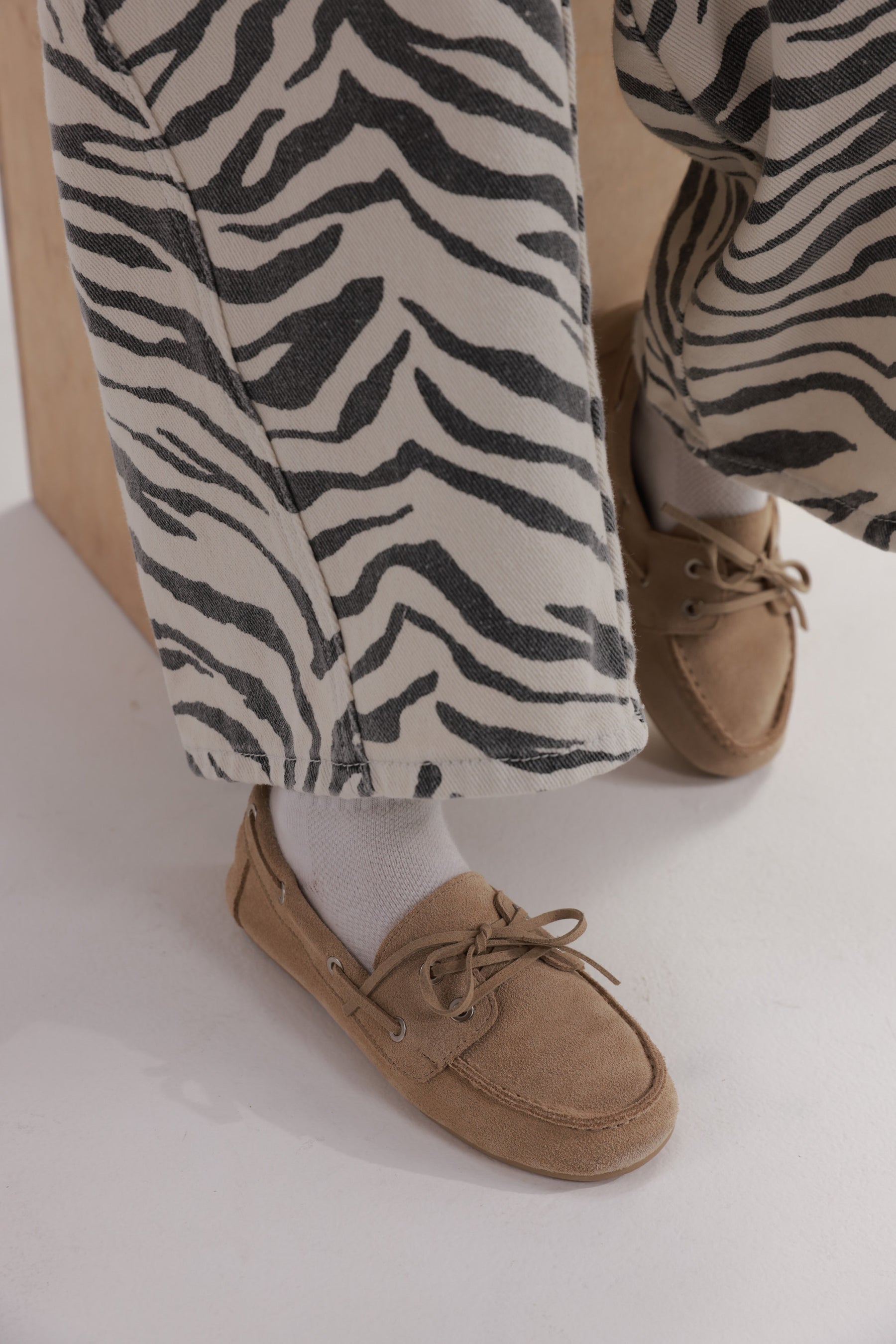 נעלי אשלי בז'