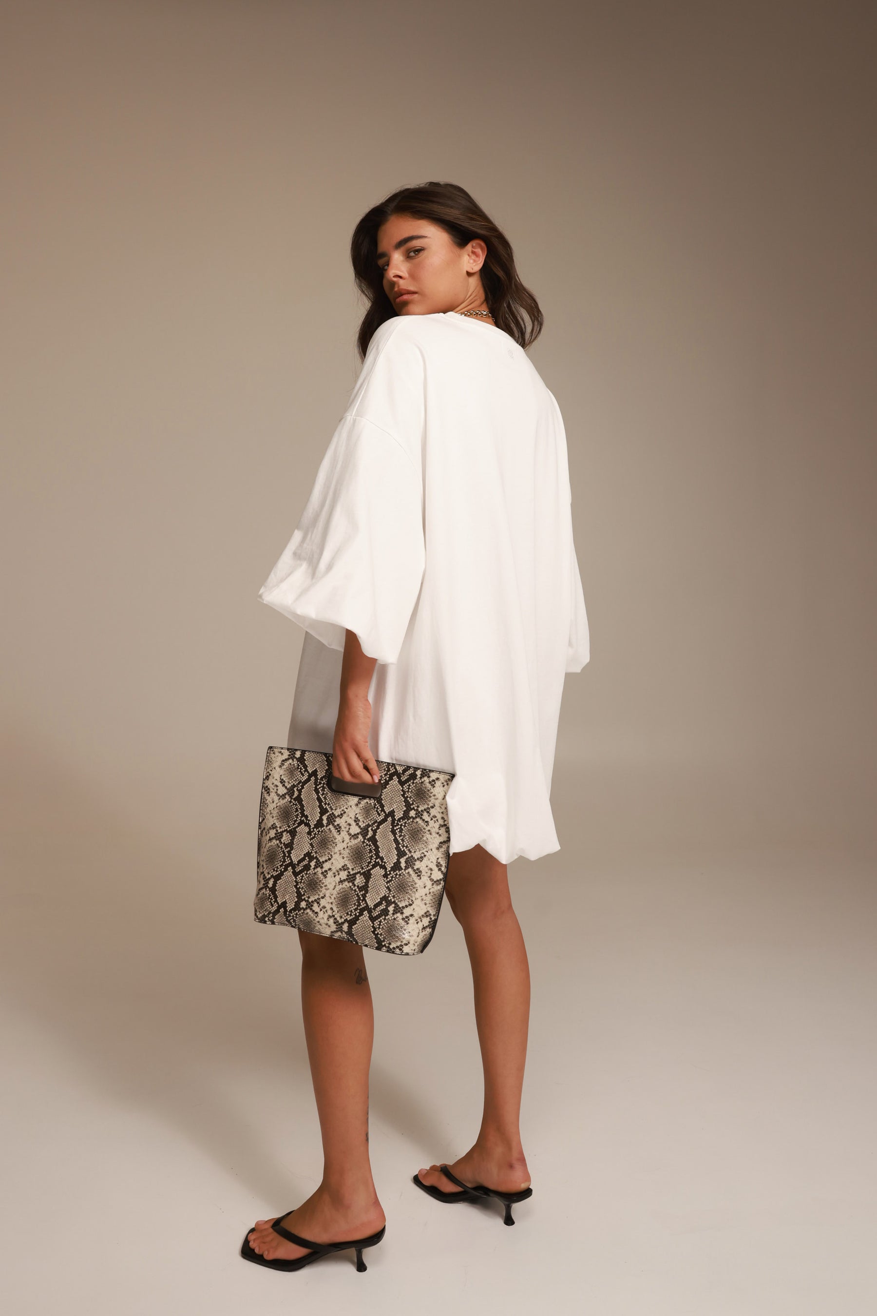 שמלת אמיליה לבנה