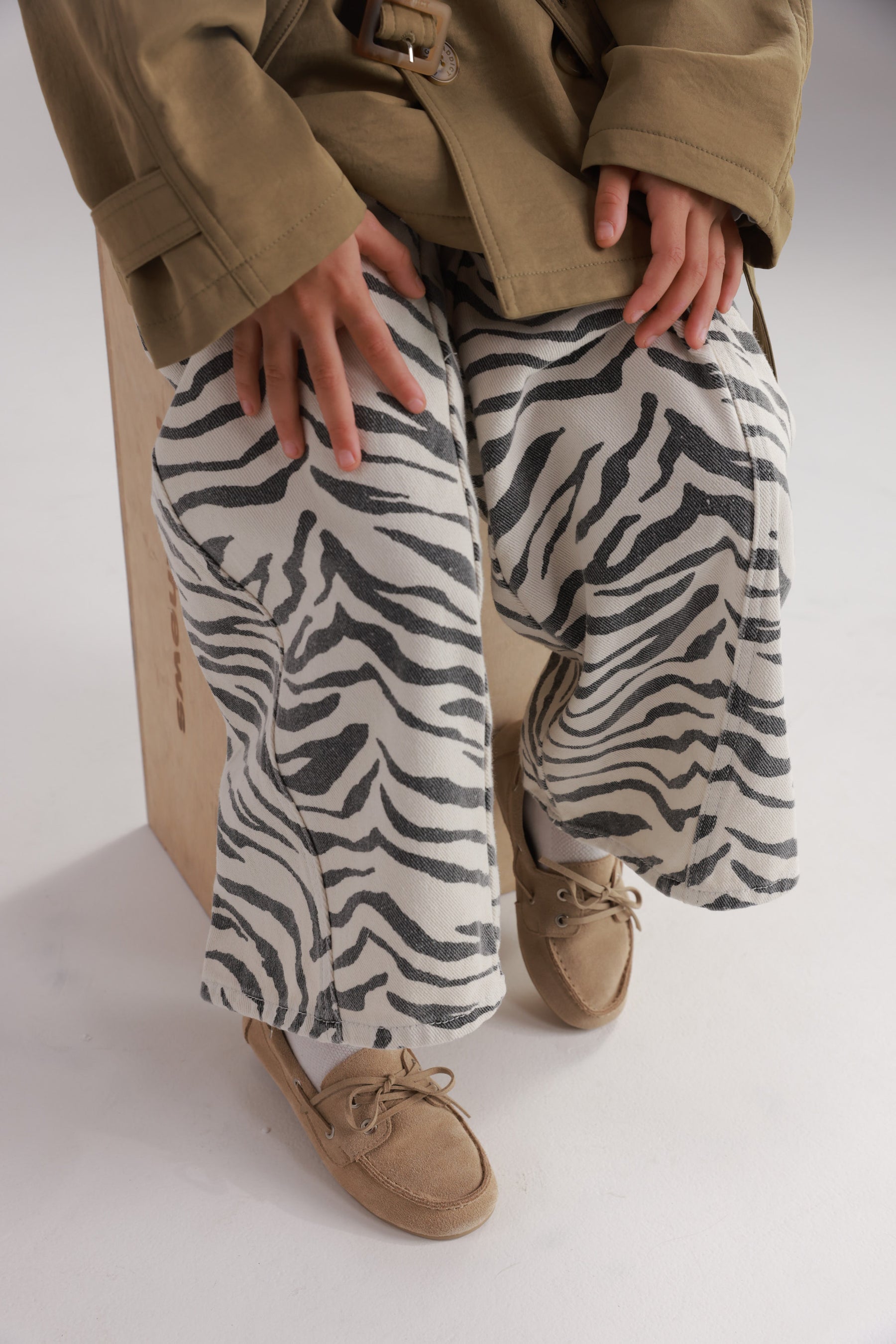 נעלי אשלי בז'