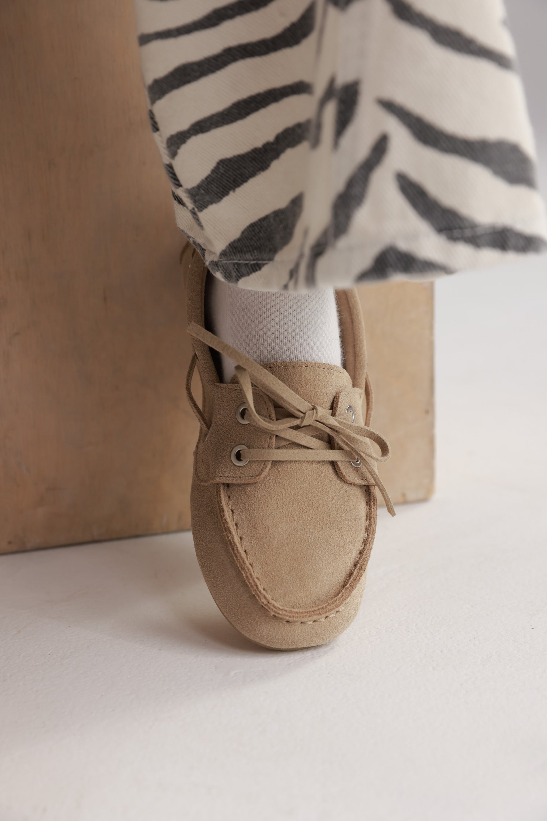 נעלי אשלי בז'