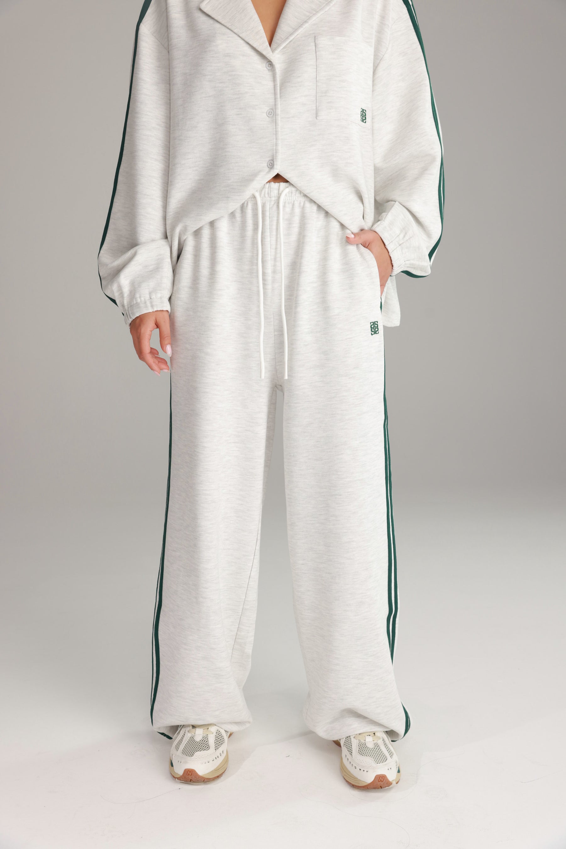 חליפת מלאני אפור בהיר