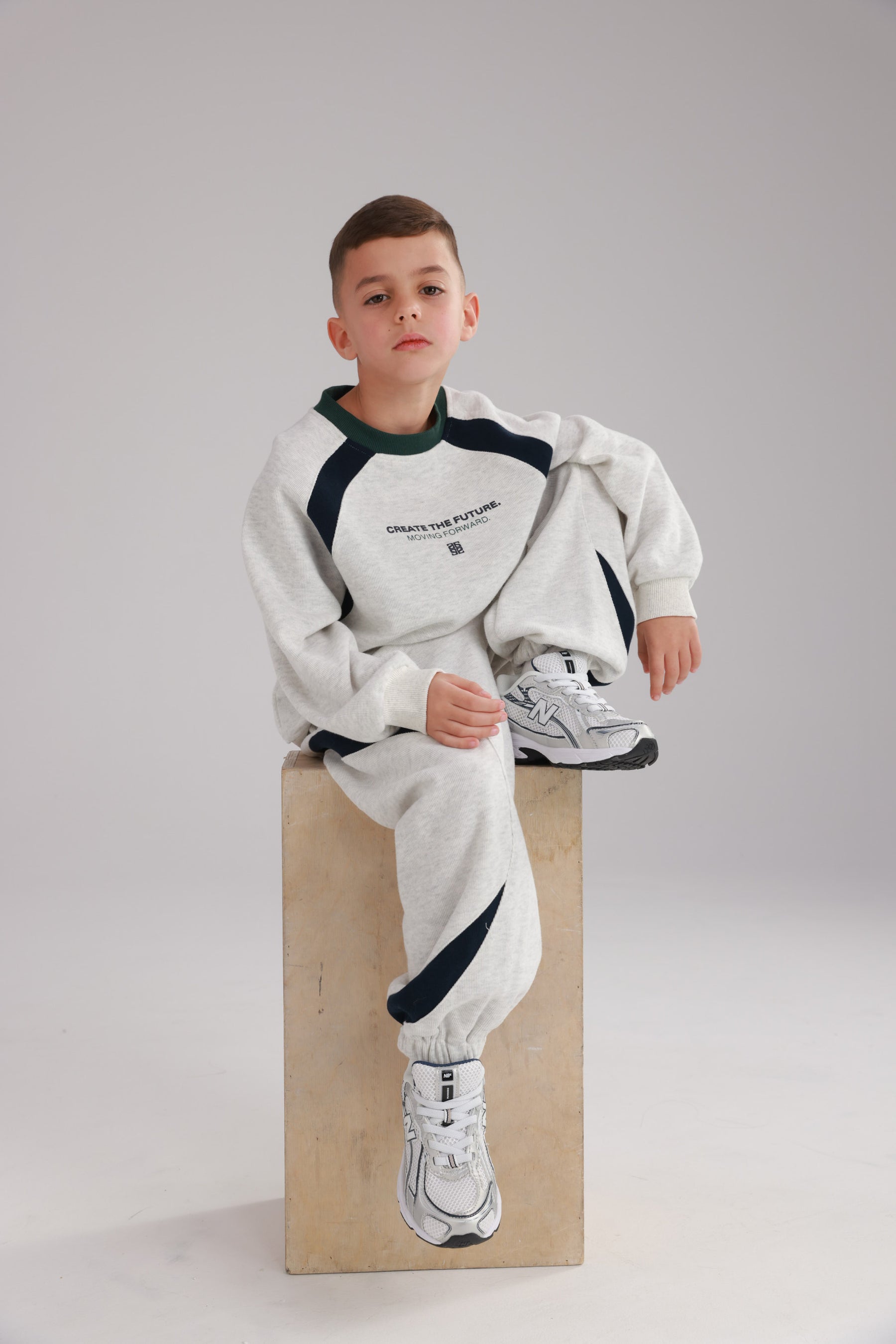 חליפת ג'ונס אפורה