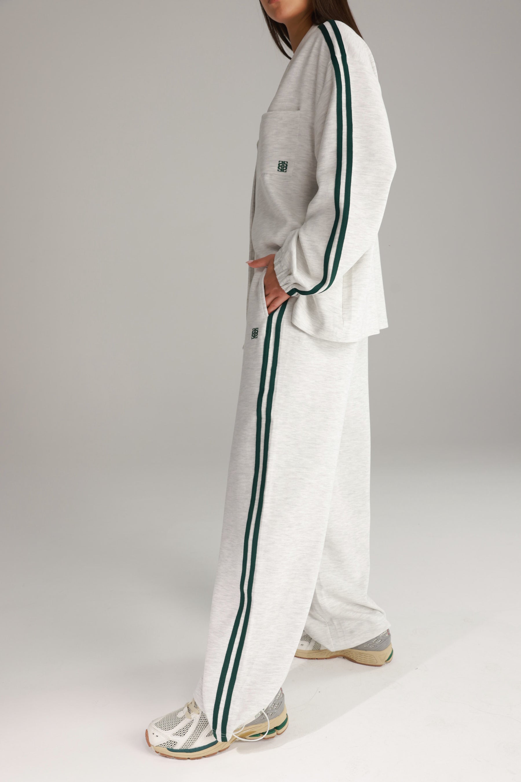 חליפת מלאני אפור בהיר