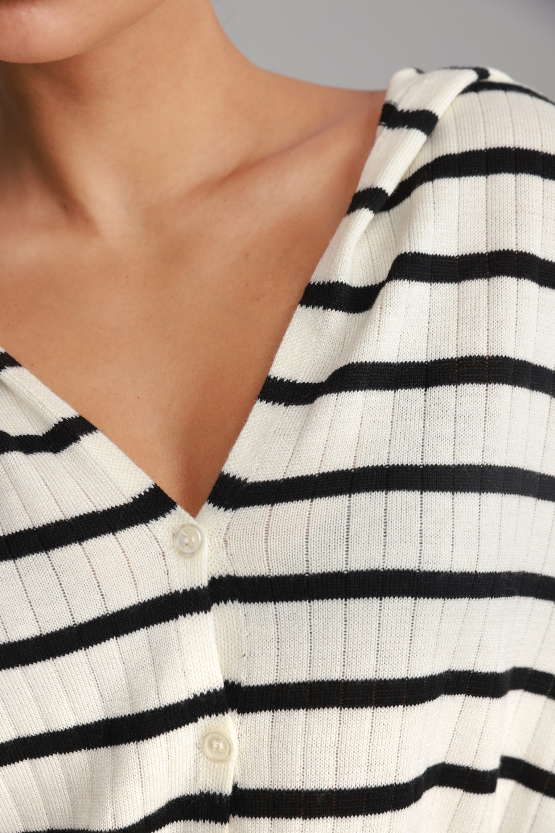 סריג לייק פסים שמנת/שחור