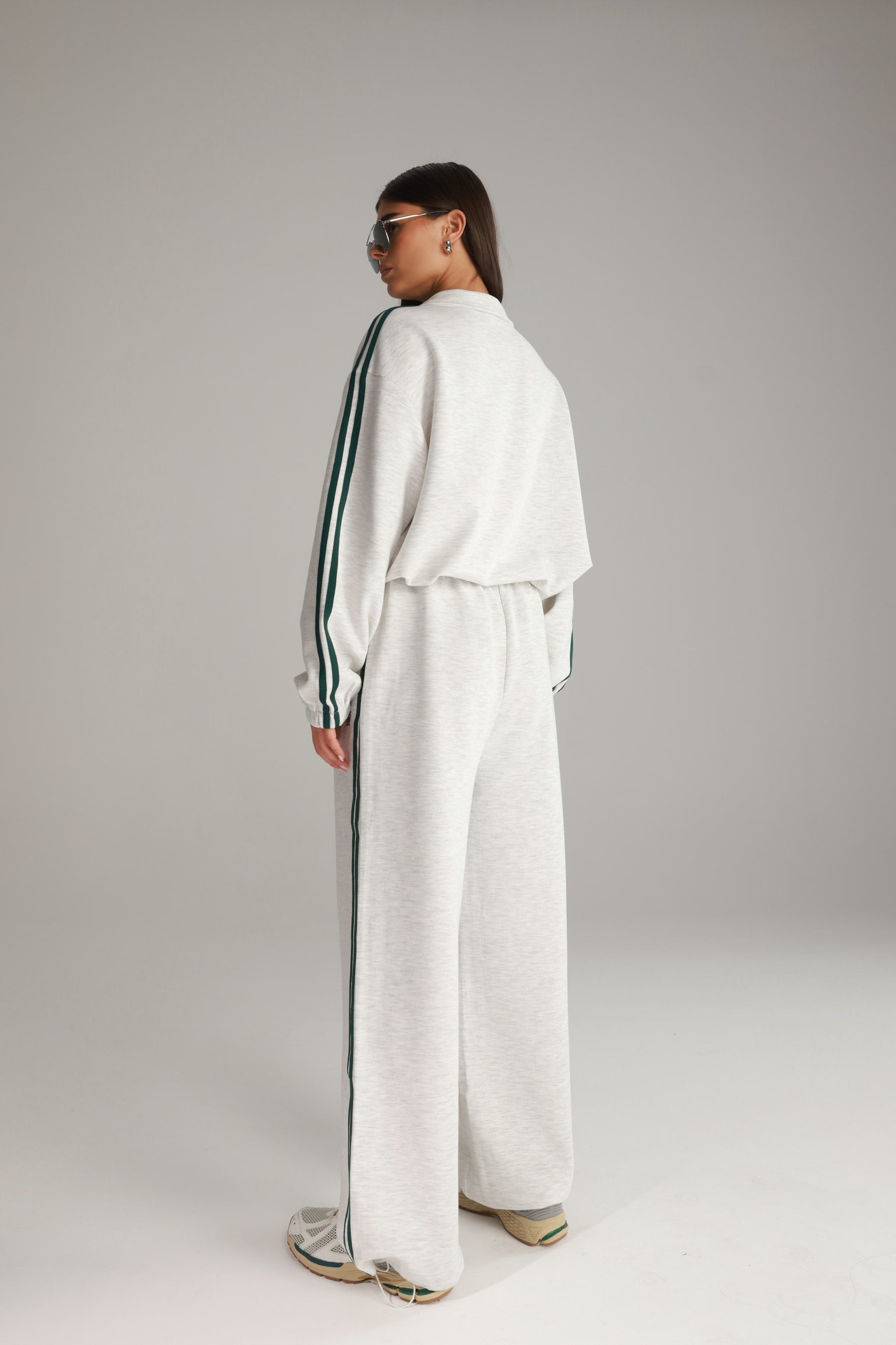 חליפת מלאני אפור בהיר