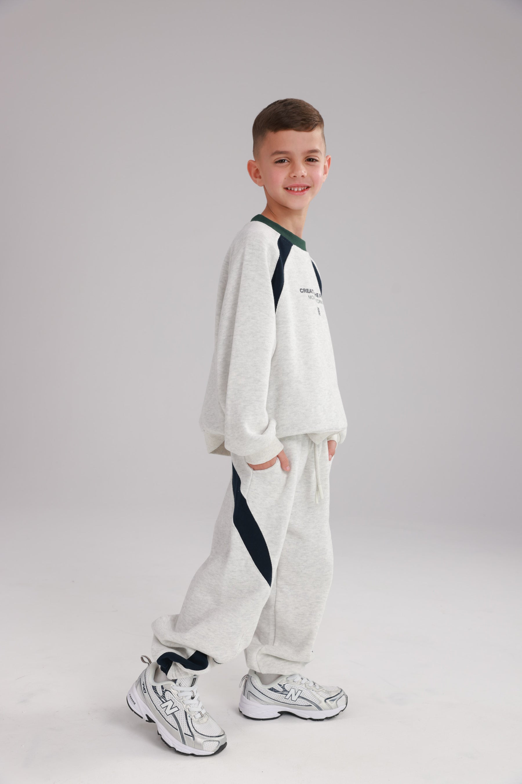 חליפת ג'ונס אפורה