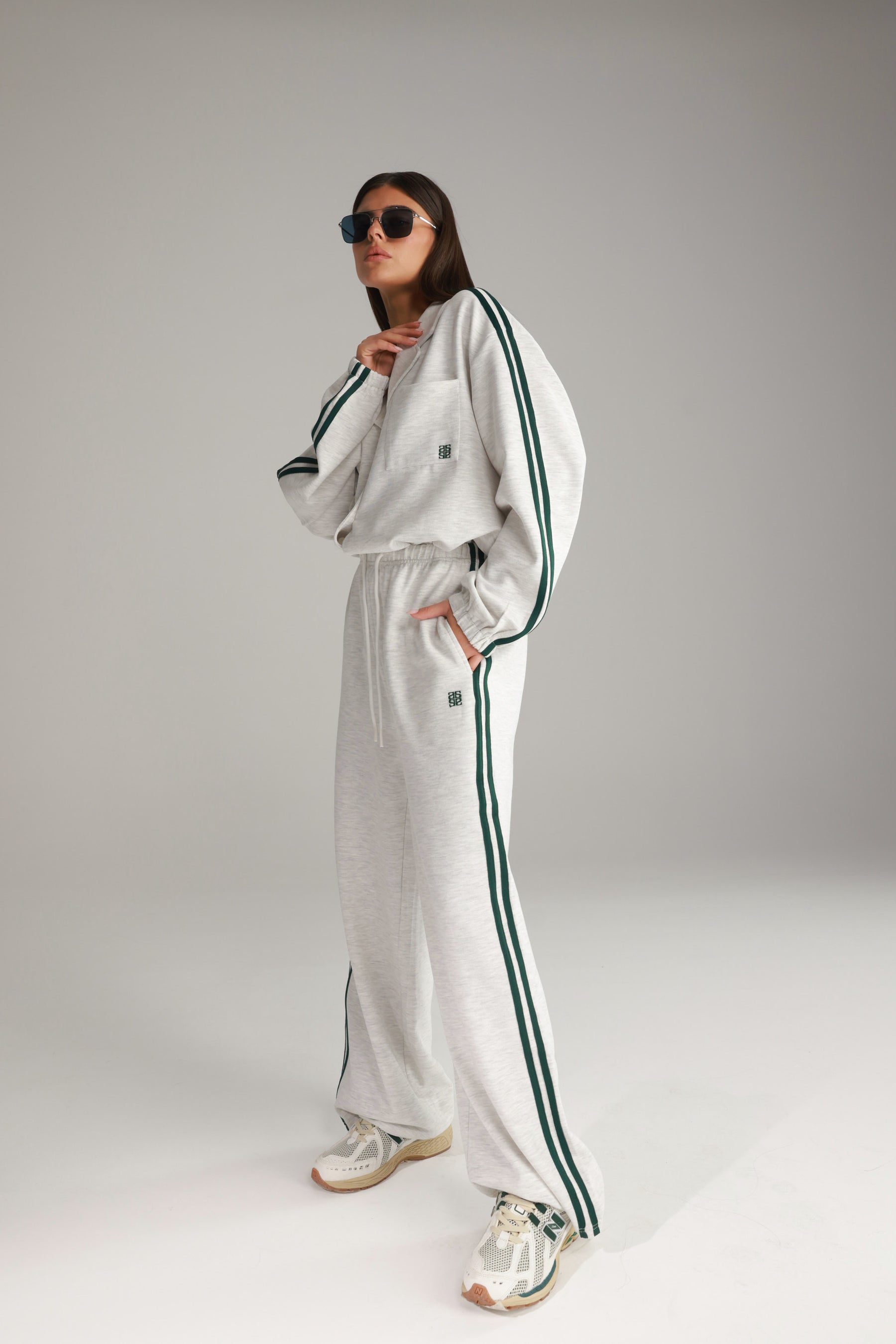 חליפת מלאני אפור בהיר